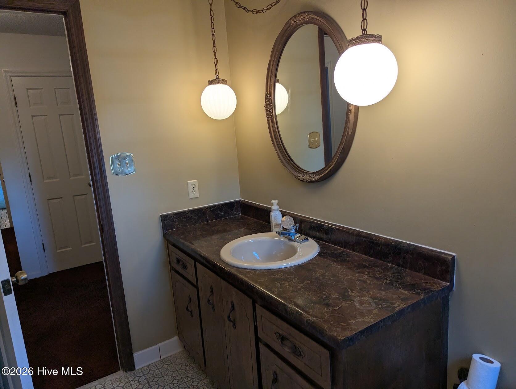 218 Longmeadow Road Property Photo 25