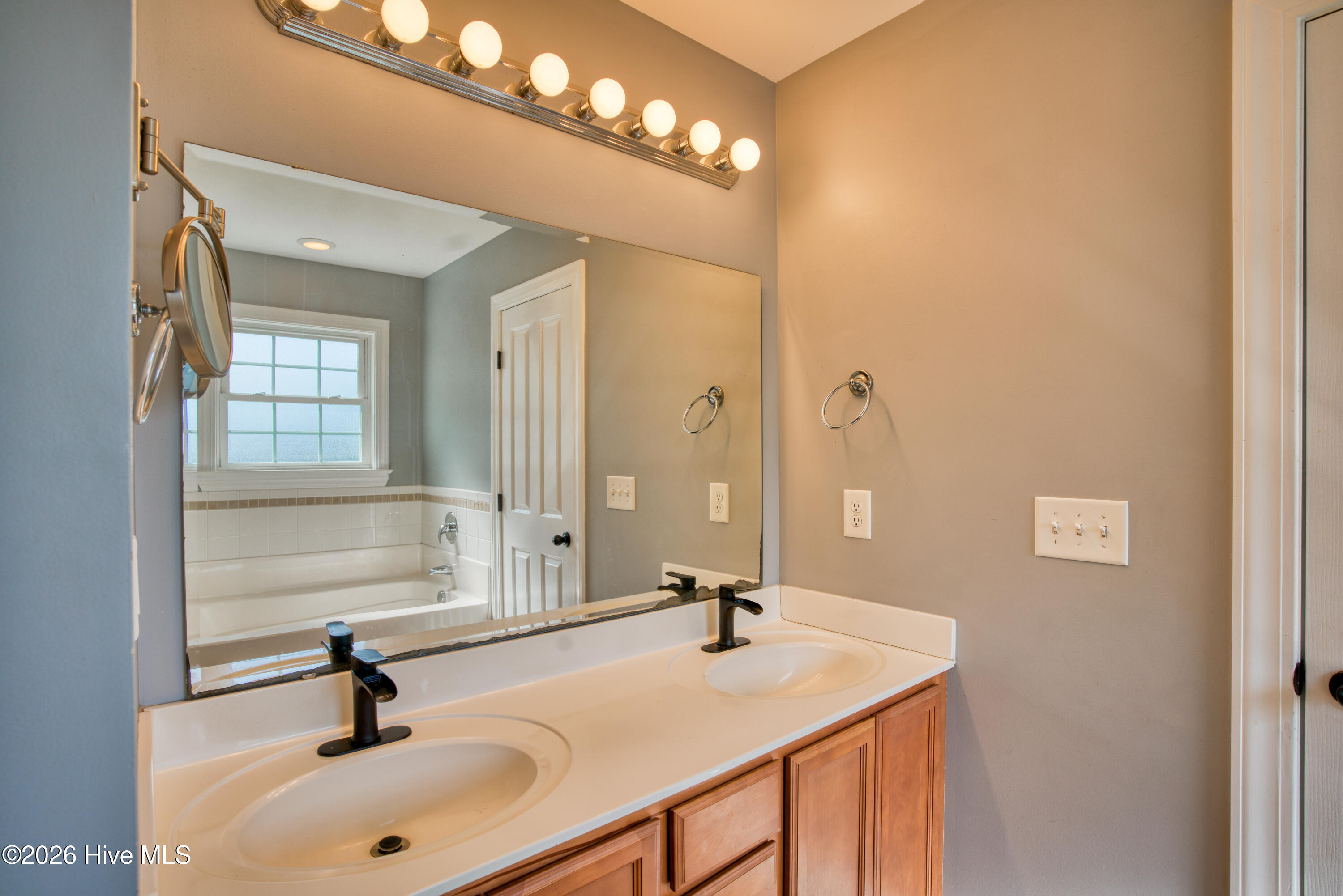 112 Sparkling Brook Way Property Photo 8