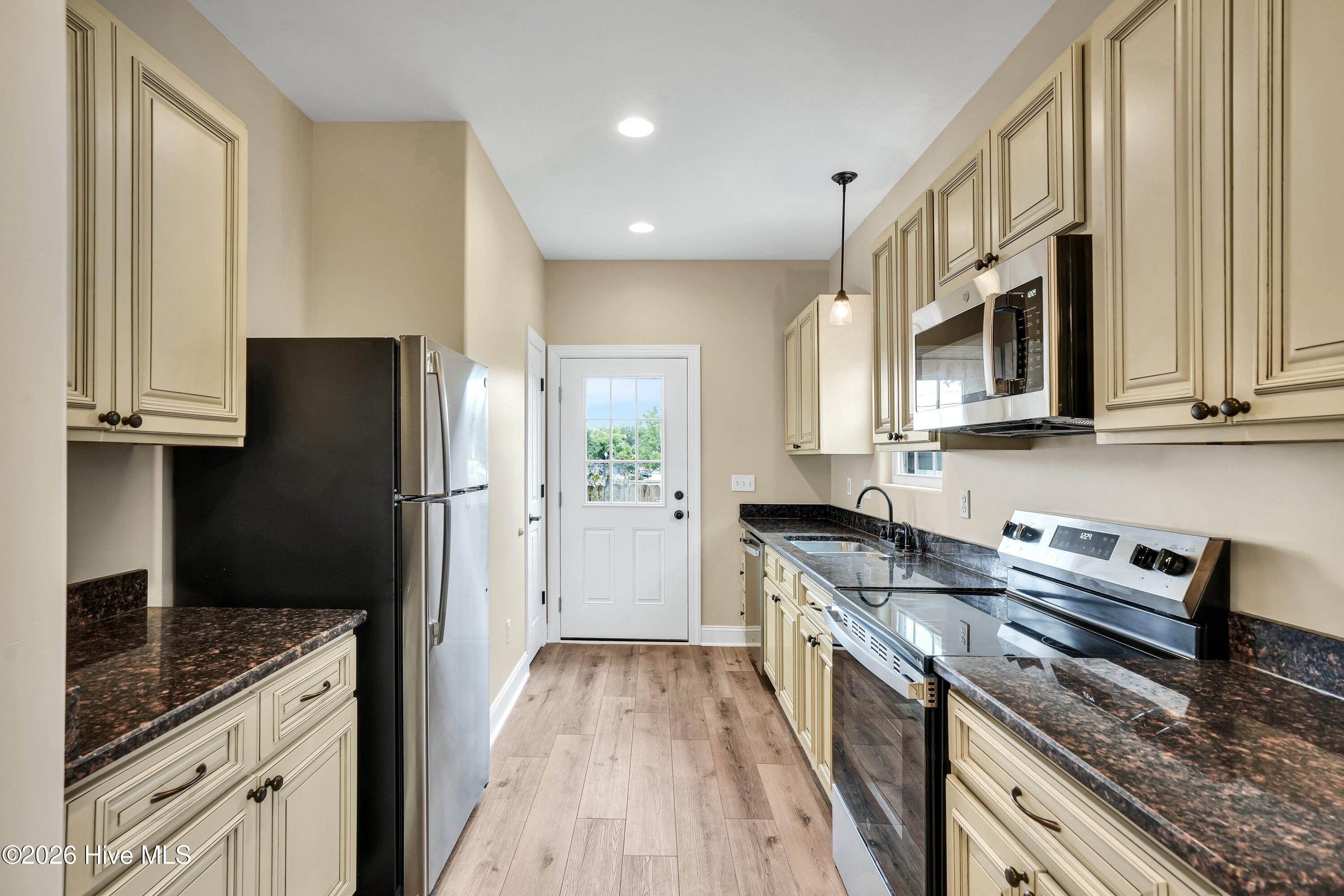1111 Dock Street Property Photo 8