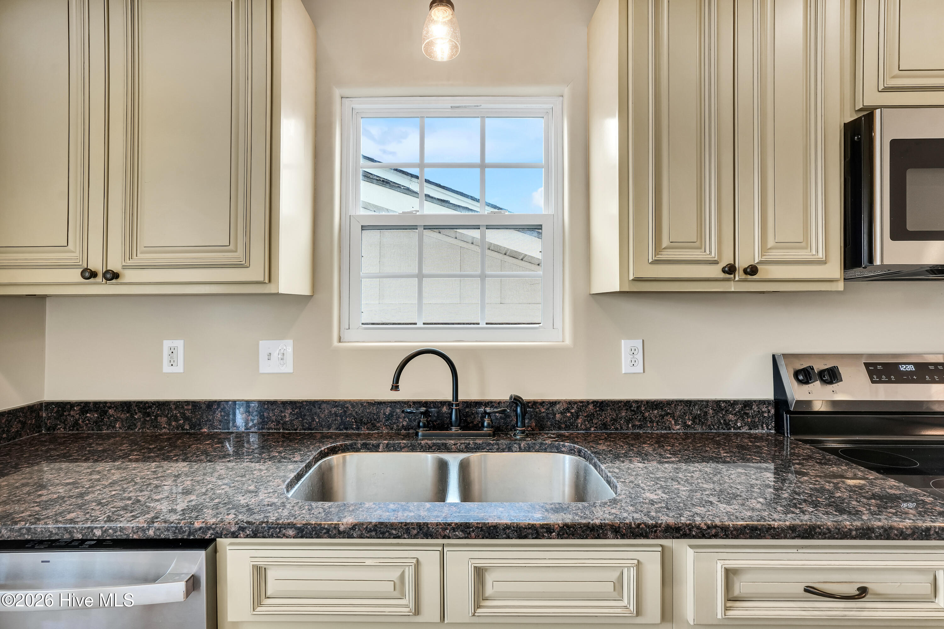 1111 Dock Street Property Photo 10