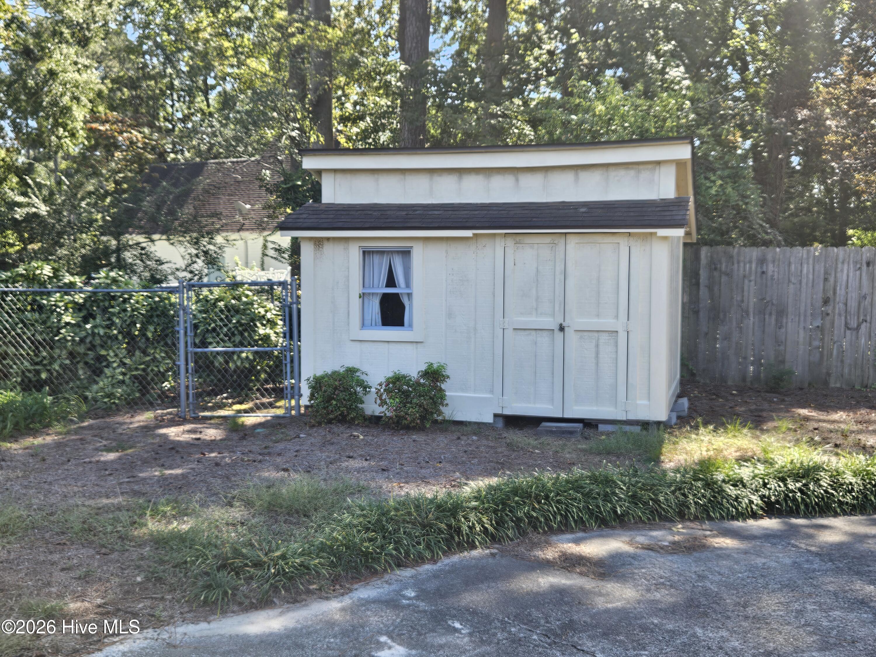 105 Lake Drive Property Photo 22