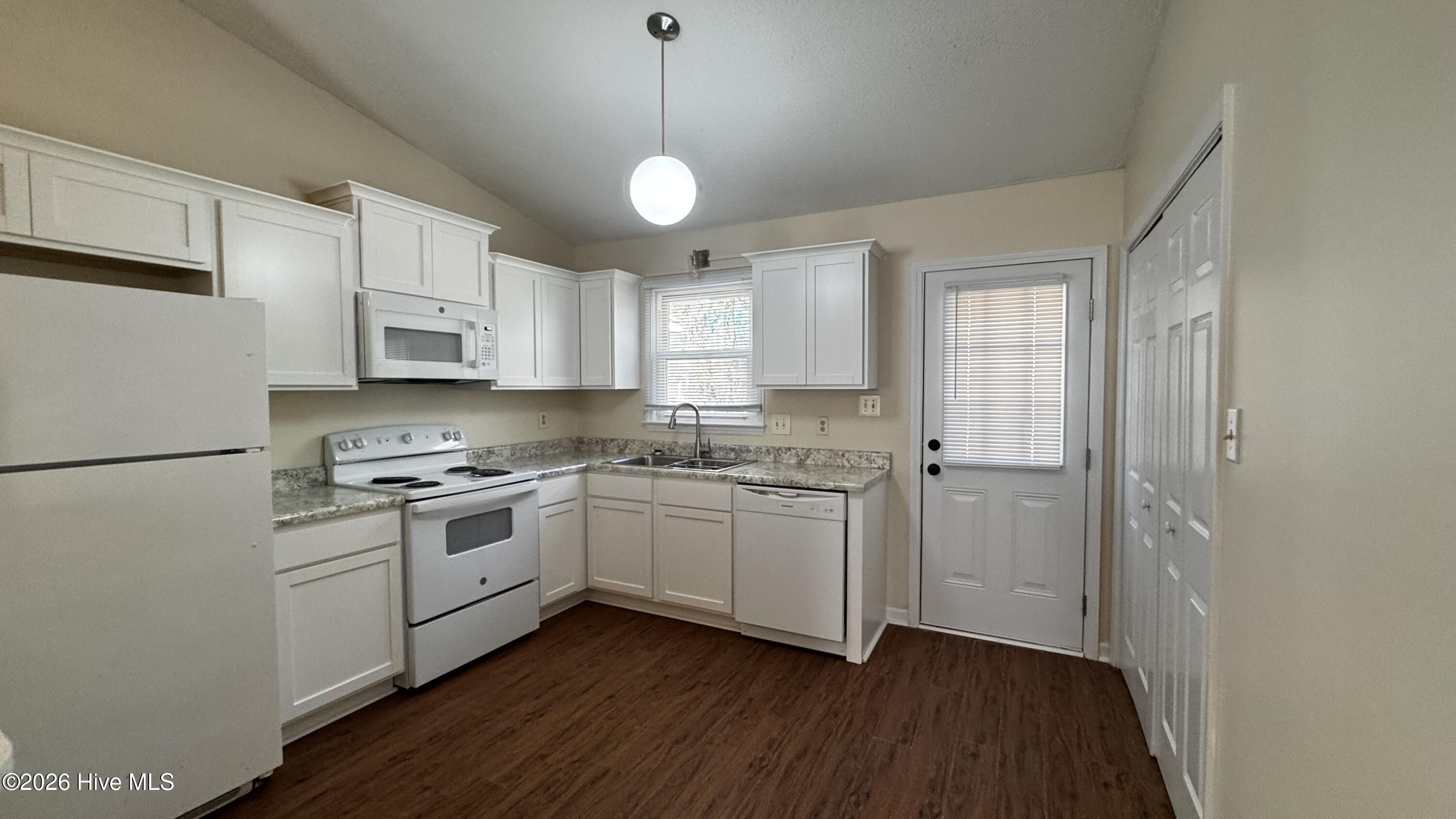 218 Cedar Creek Drive Property Photo 6