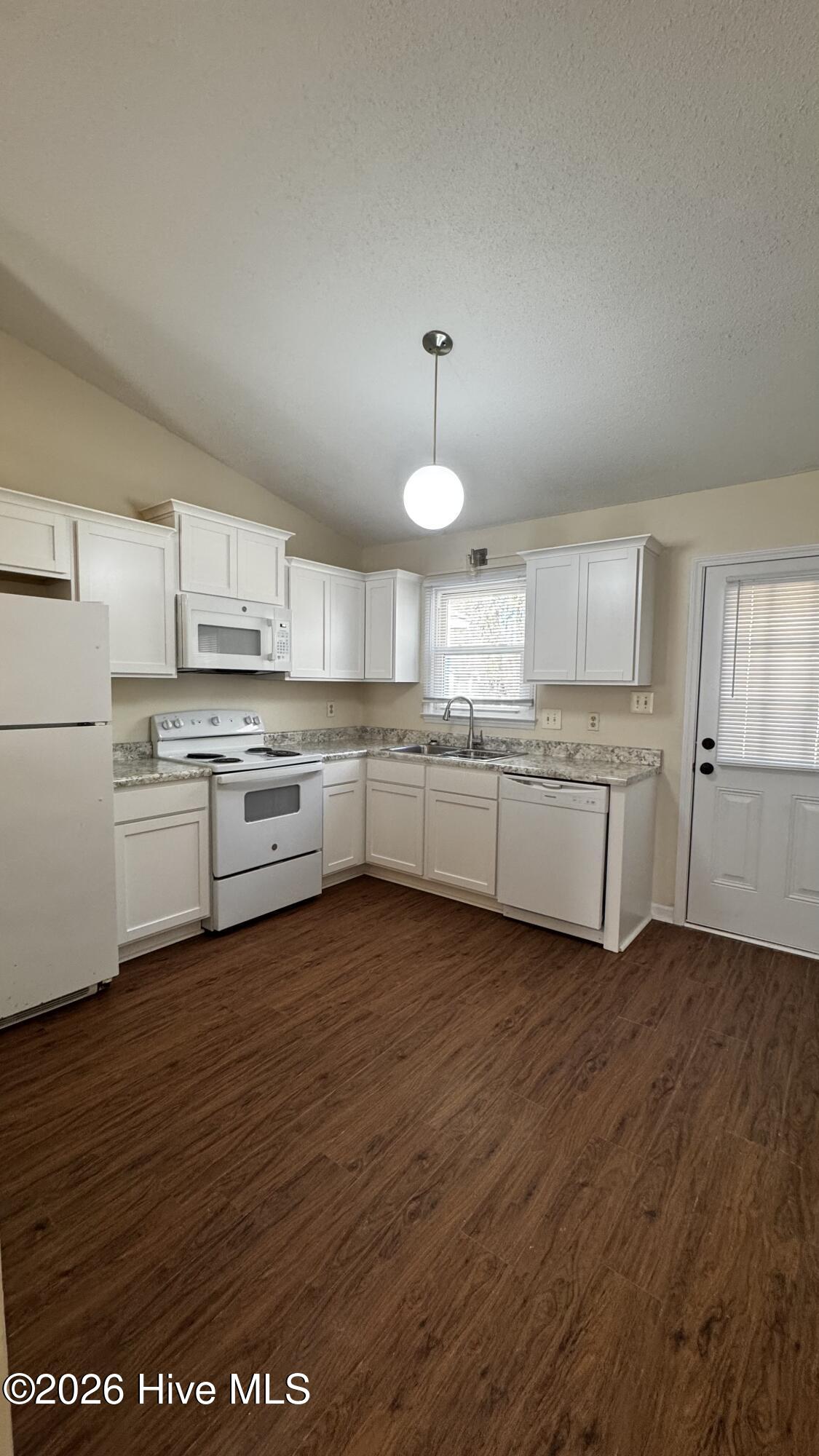 218 Cedar Creek Drive Property Photo 7