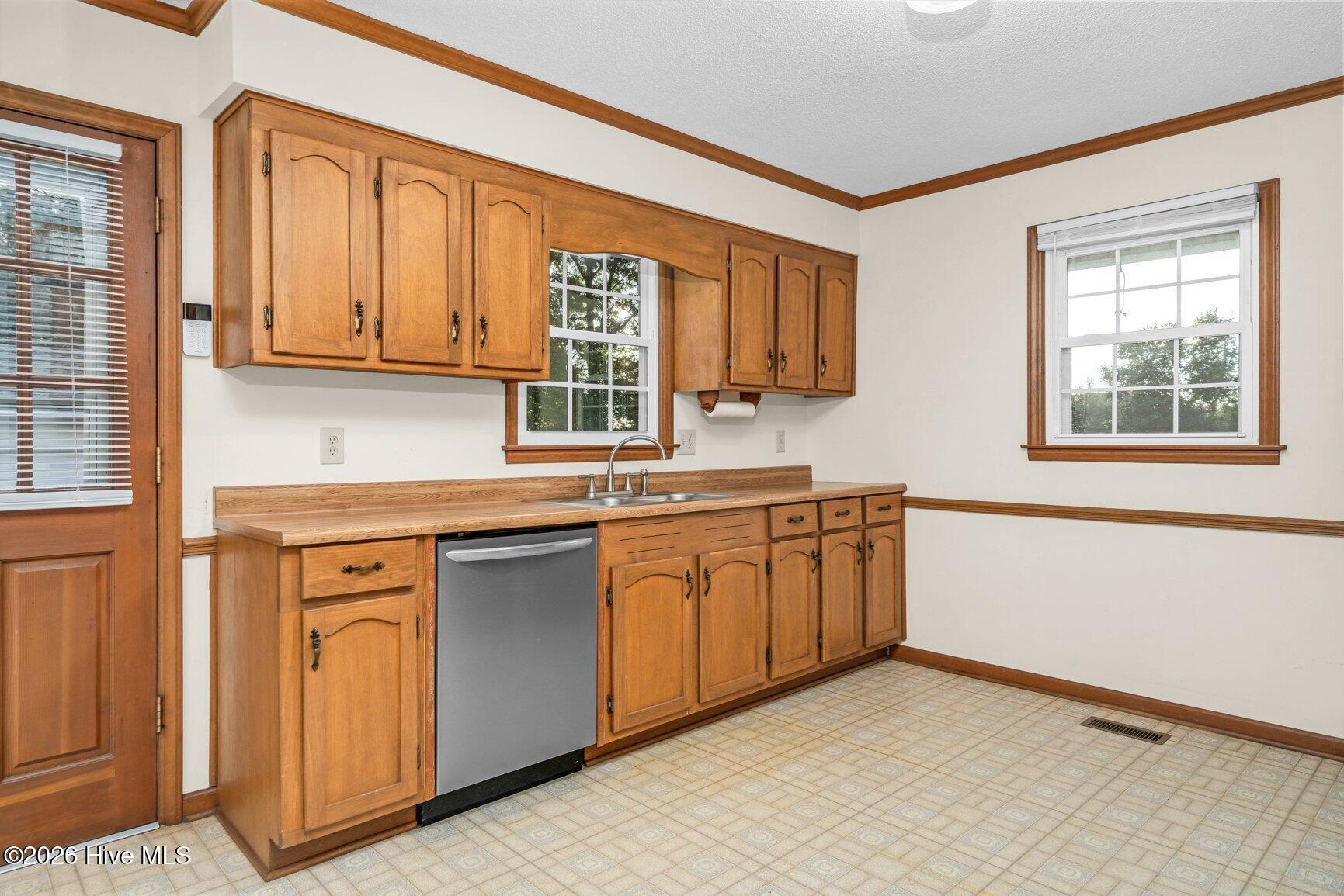 6315 Black Creek Road Property Photo 11