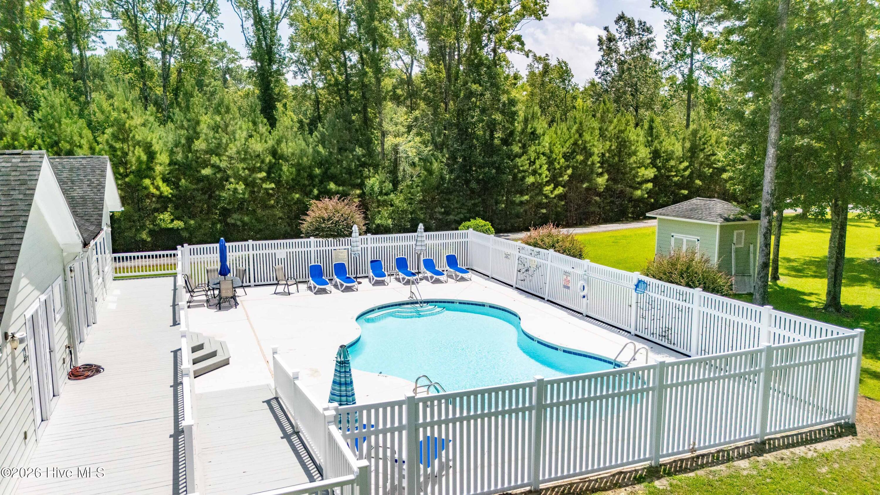 71 10 Queen Anne's Court Property Photo 14