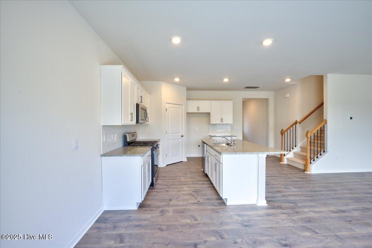 2704 Westwood Avenue W Property Photo 8