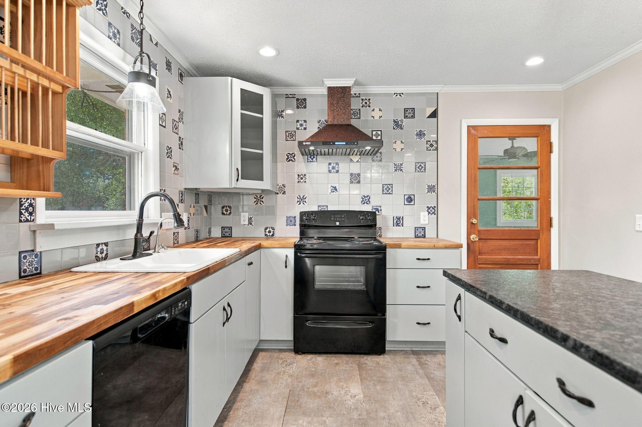 138 Carl Seitter Drive Property Photo 8