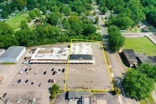 602 Ward Boulevard Property Photo 9