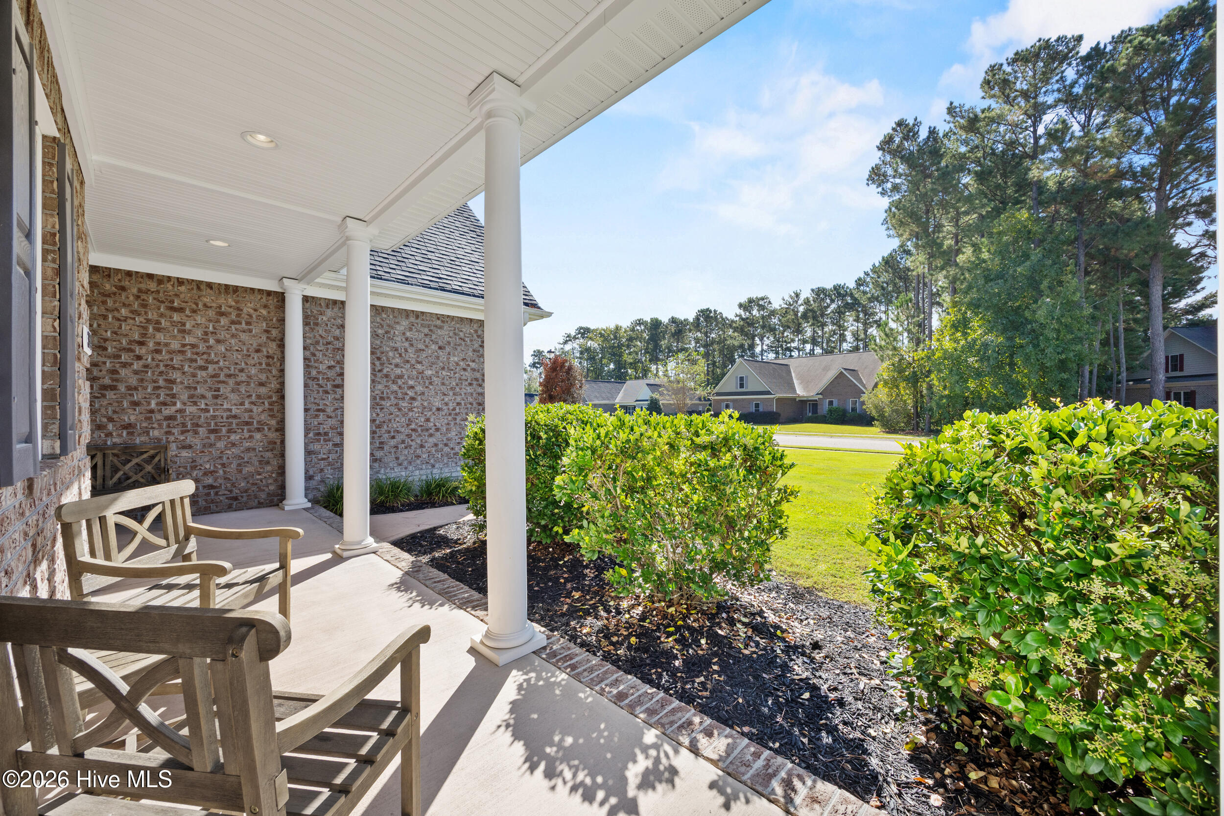 323 Crown Pointe Drive Property Photo 4