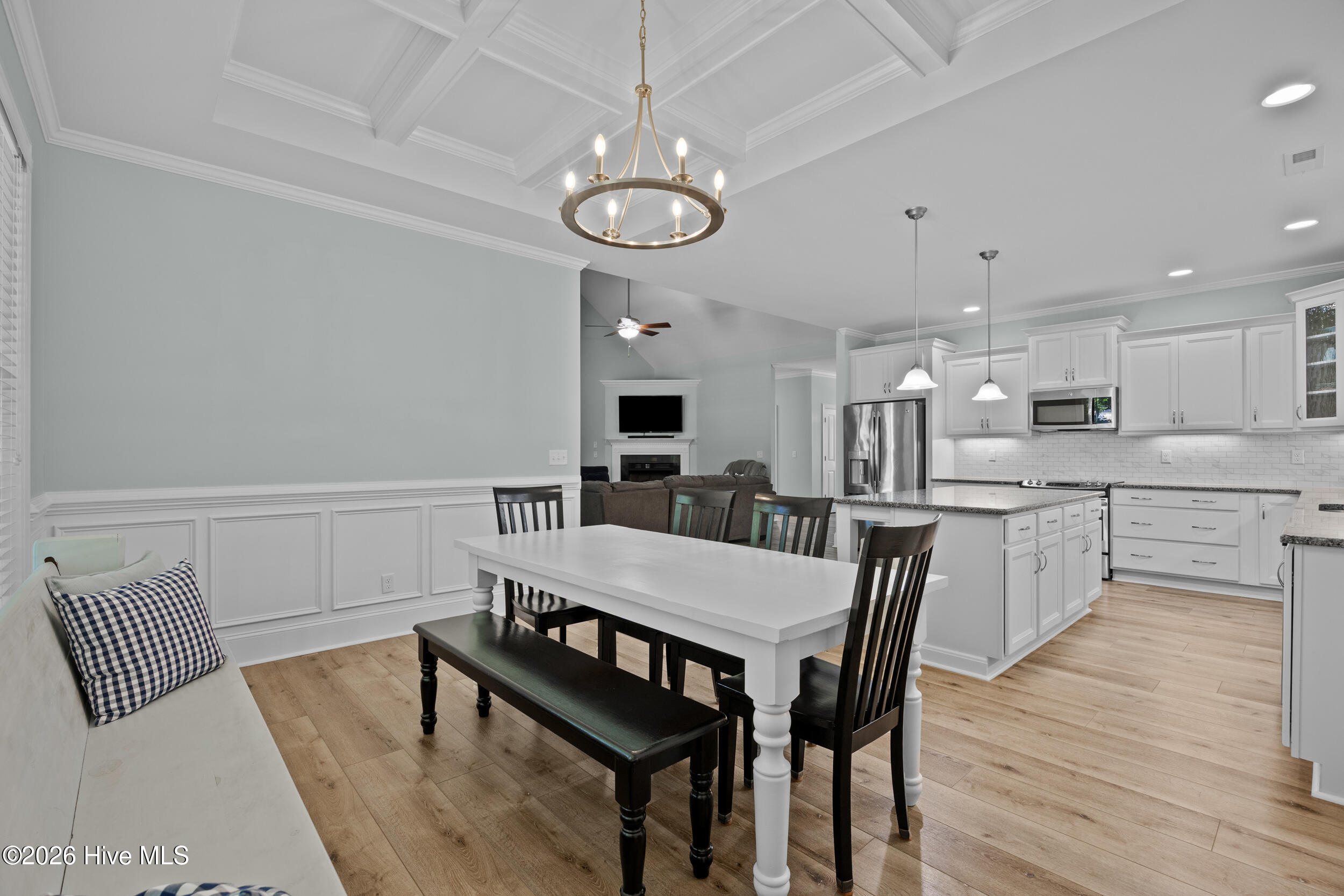323 Crown Pointe Drive Property Photo 14