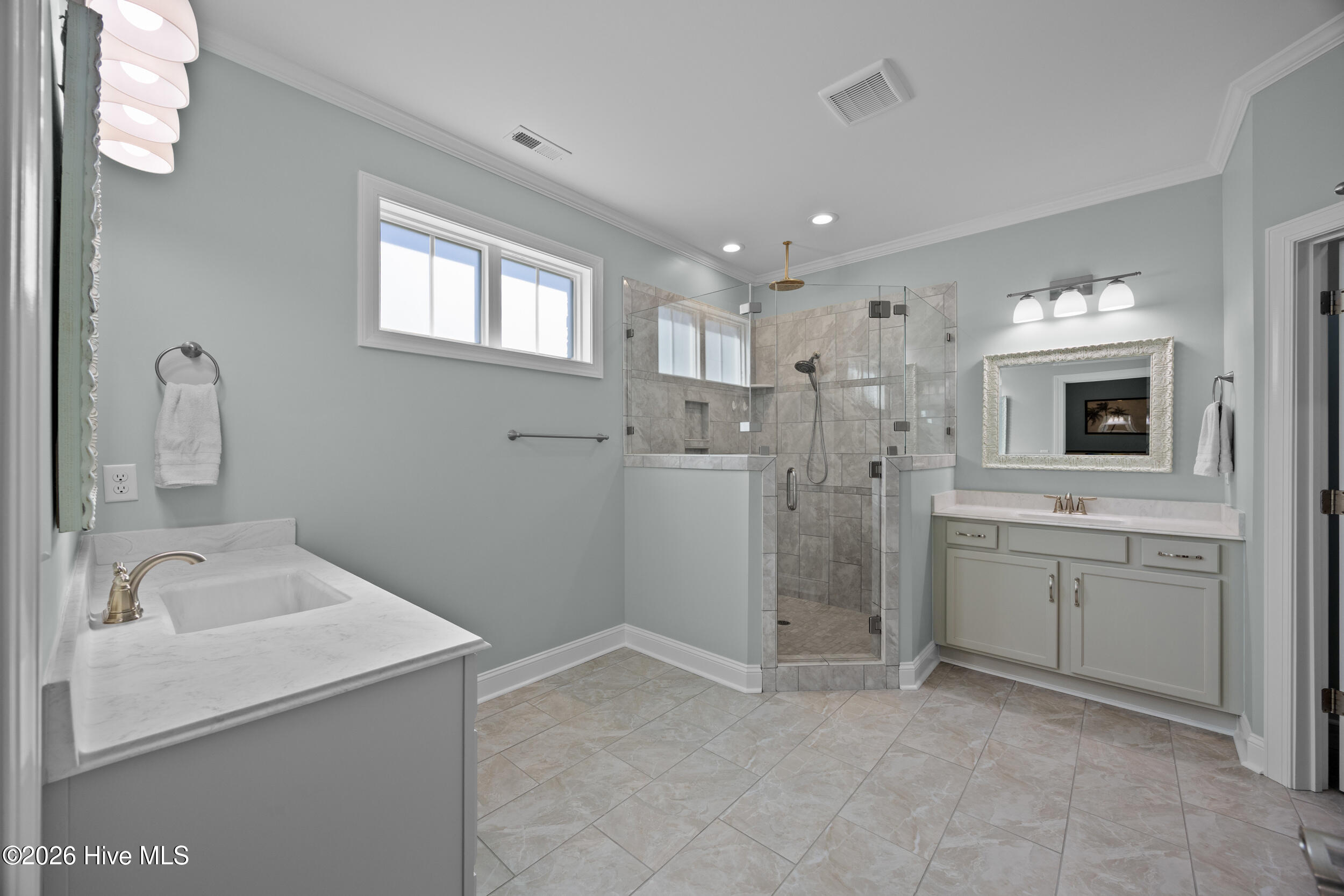 323 Crown Pointe Drive Property Photo 20