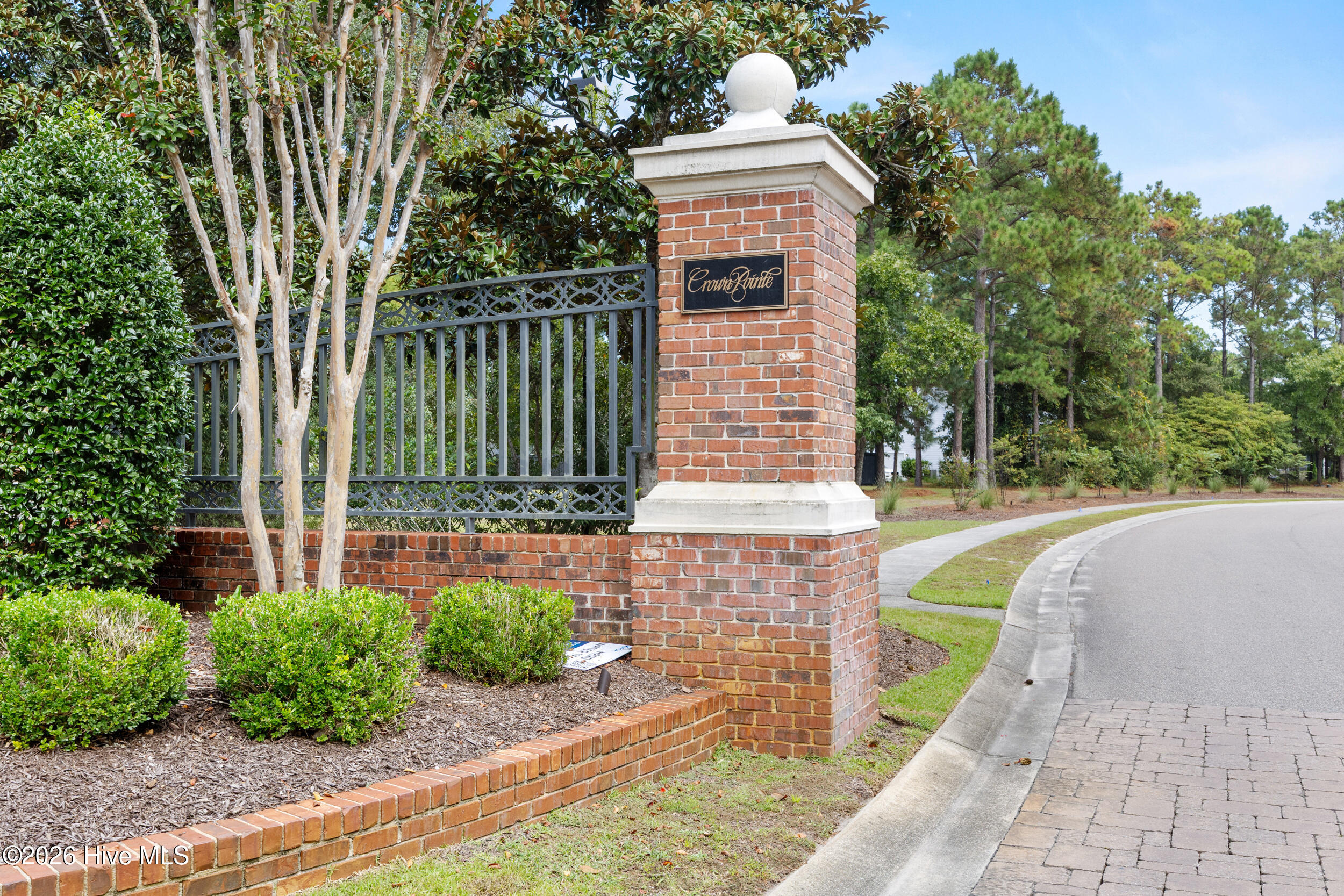 323 Crown Pointe Drive Property Photo 46