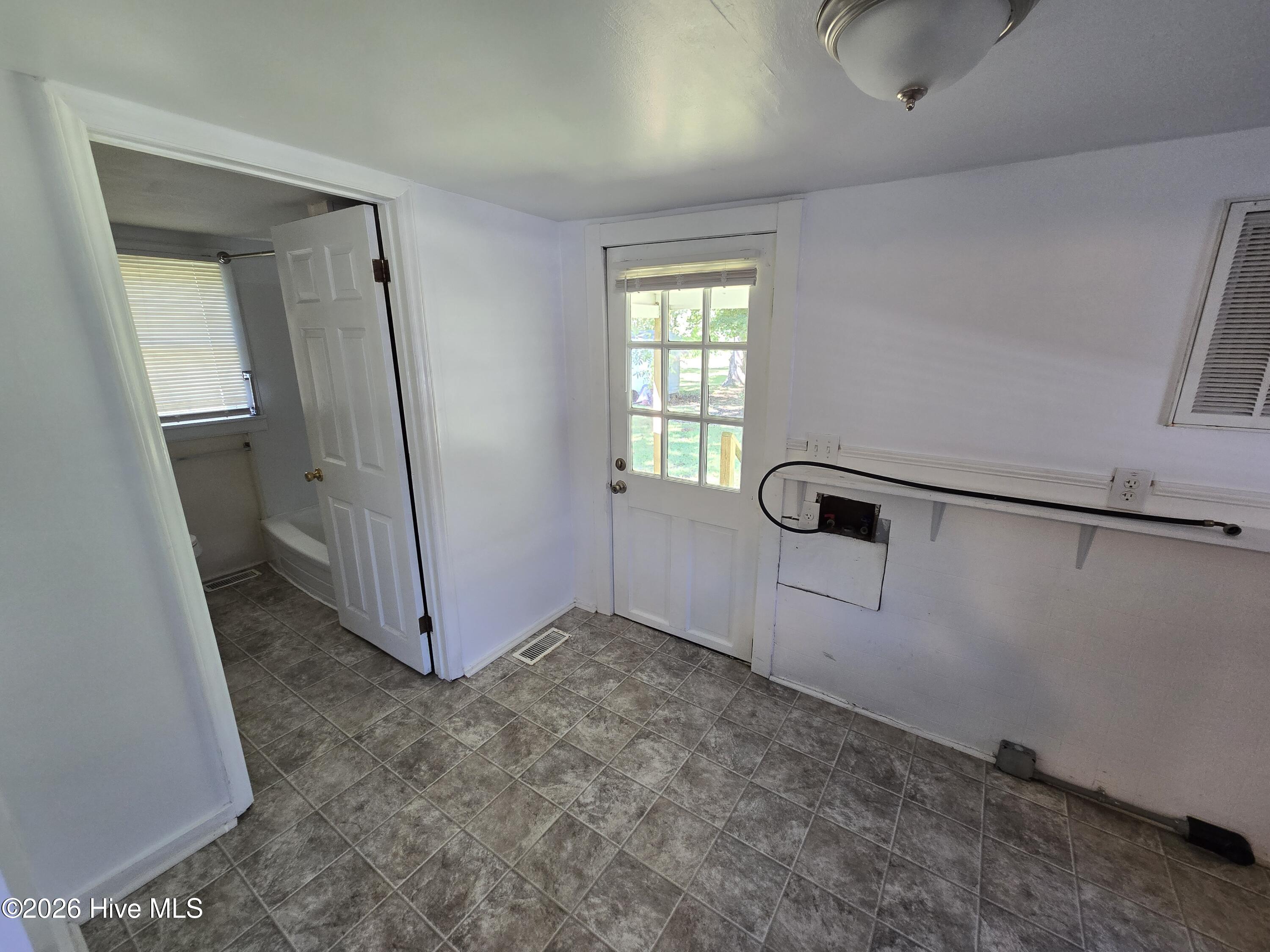 509 S Shore Drive Property Photo 6