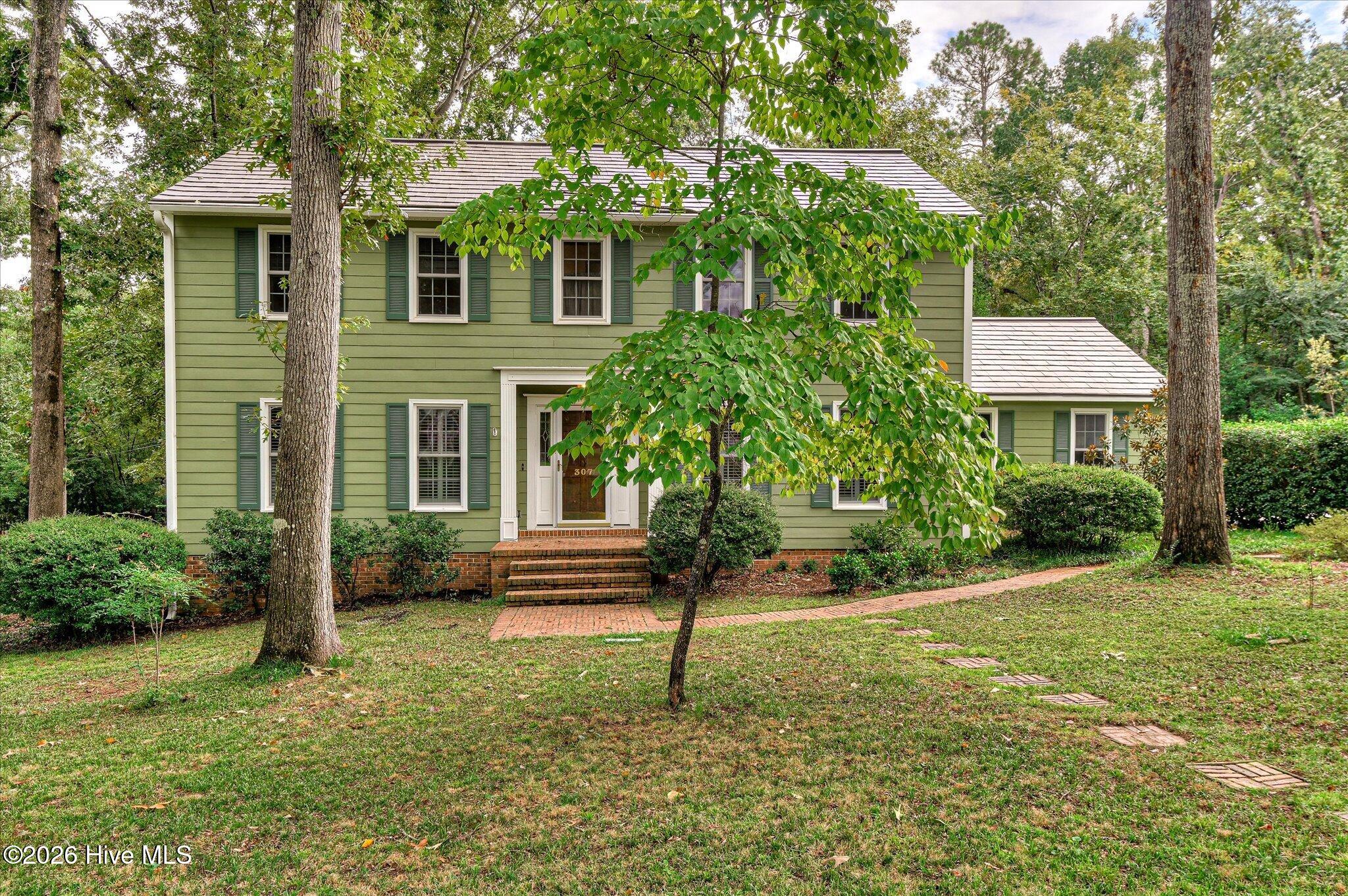 307 Wakefield Lane N Property Photo 2