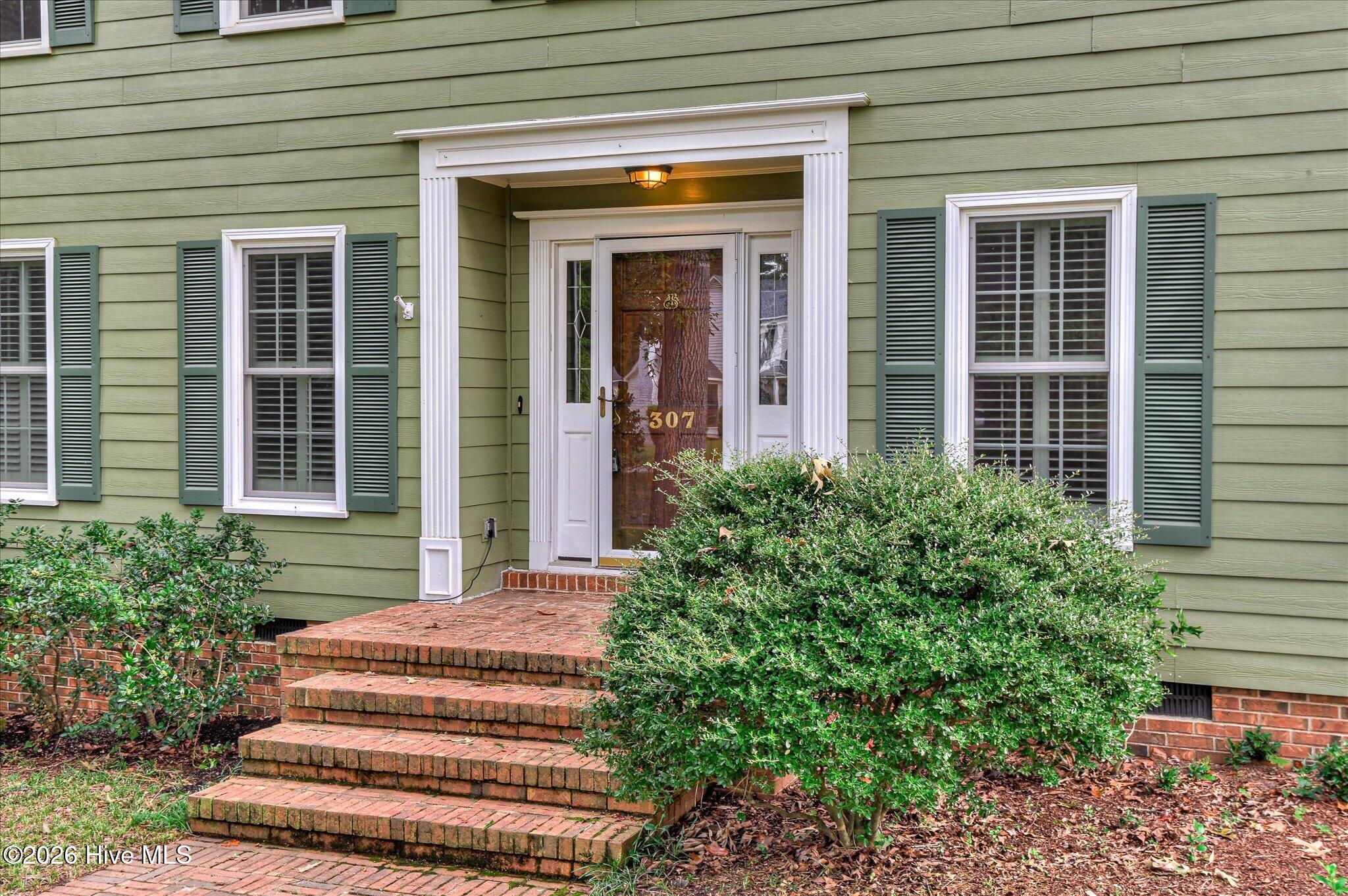 307 Wakefield Lane N Property Photo 4