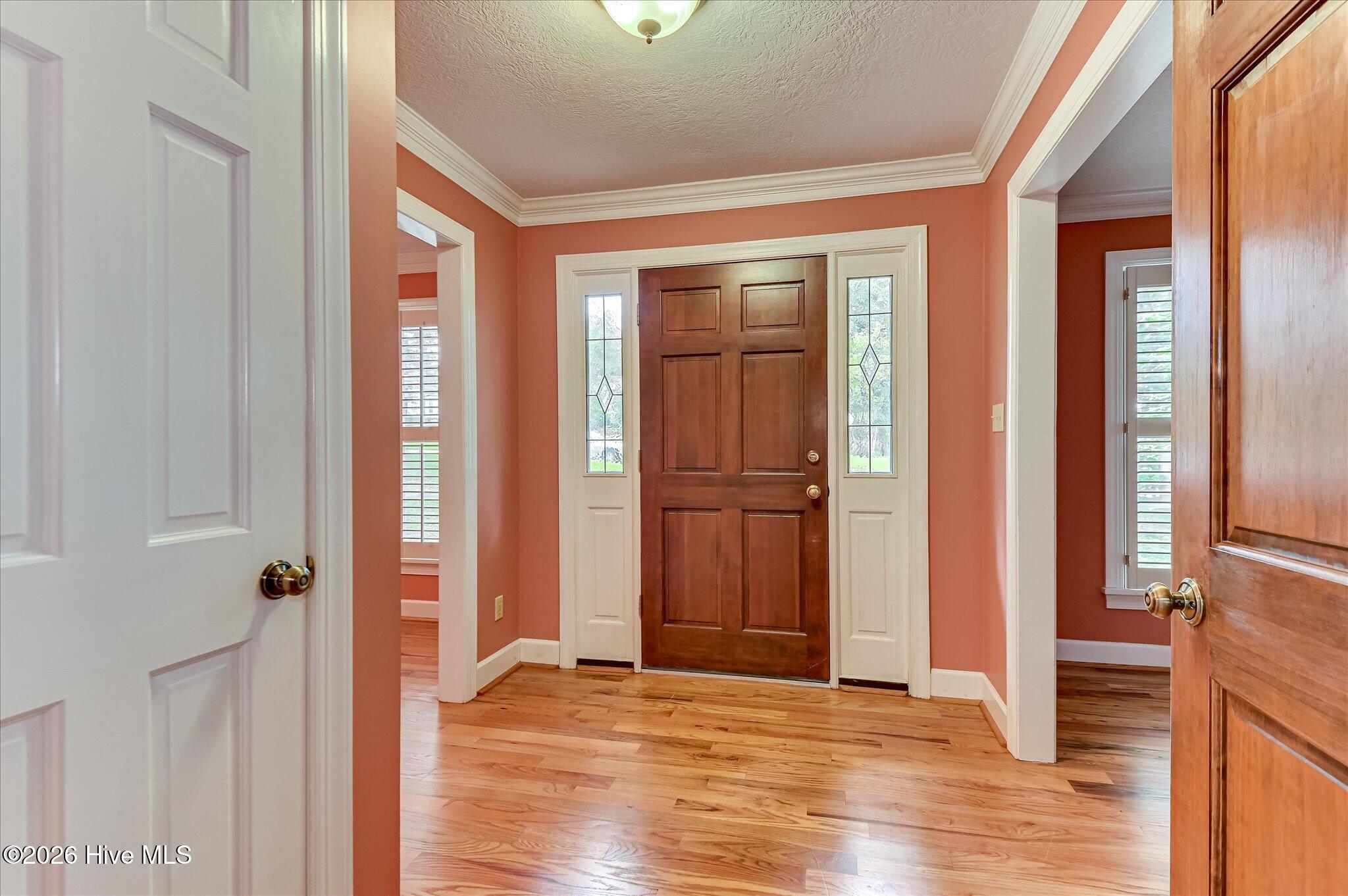 307 Wakefield Lane N Property Photo 5