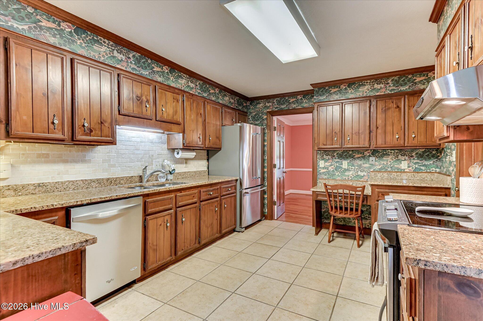 307 Wakefield Lane N Property Photo 14