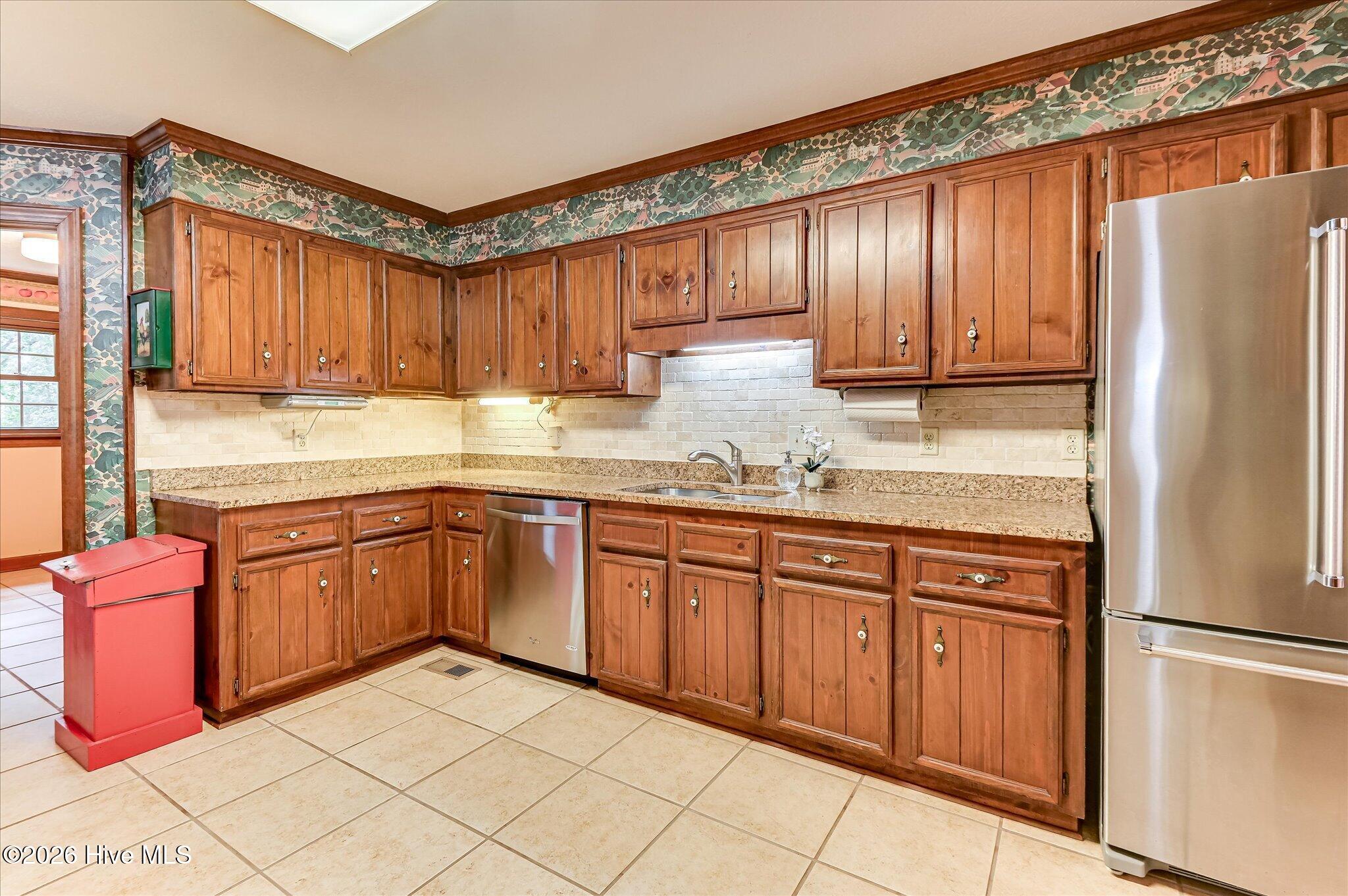 307 Wakefield Lane N Property Photo 17