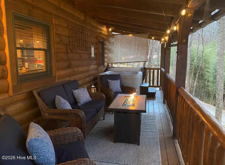 193 Driftwood Loop Property Photo 3
