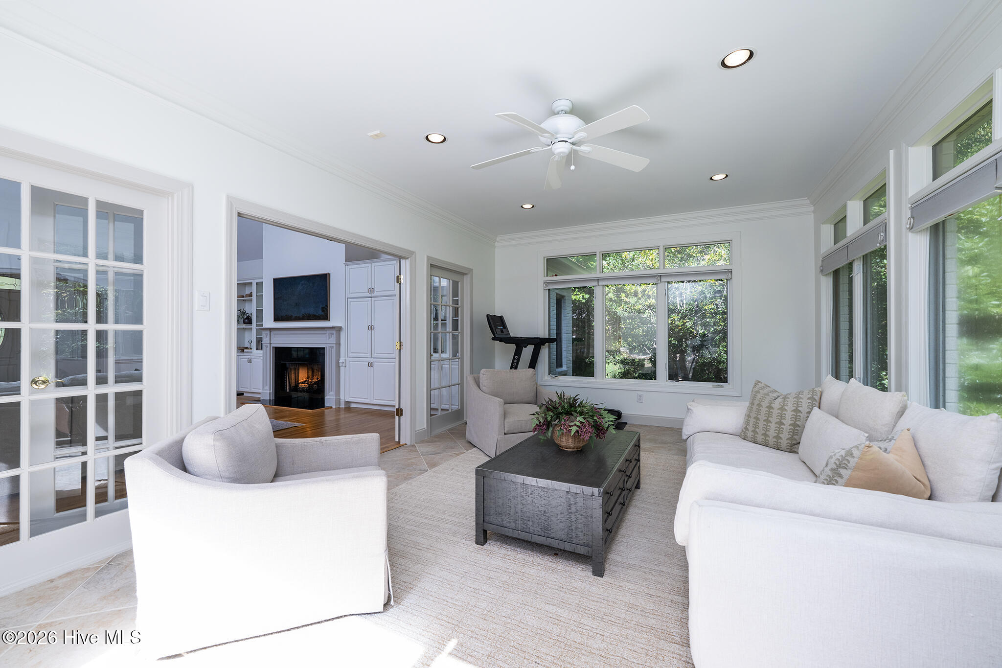 305 Taberna Circle Property Photo 4