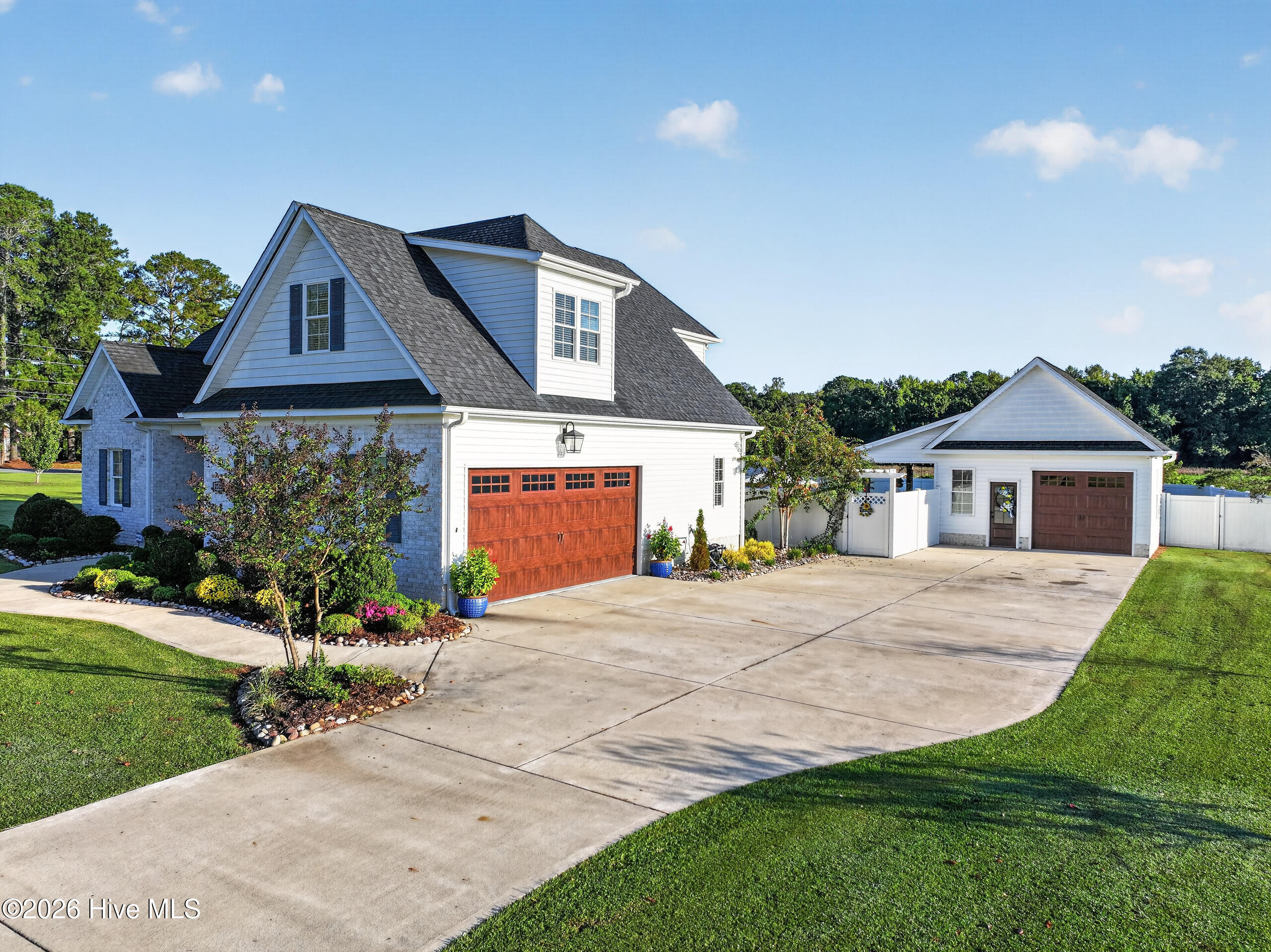 2323 Waverly Hill Drive Property Photo 8