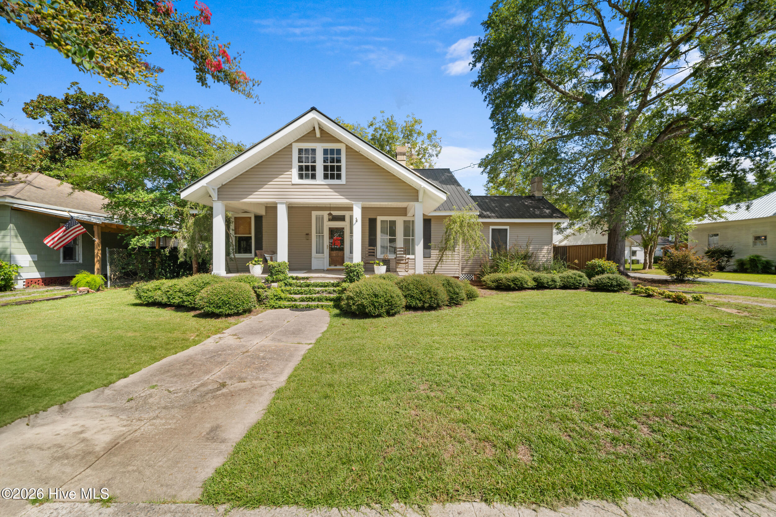 631 Barney Avenue Property Photo 1