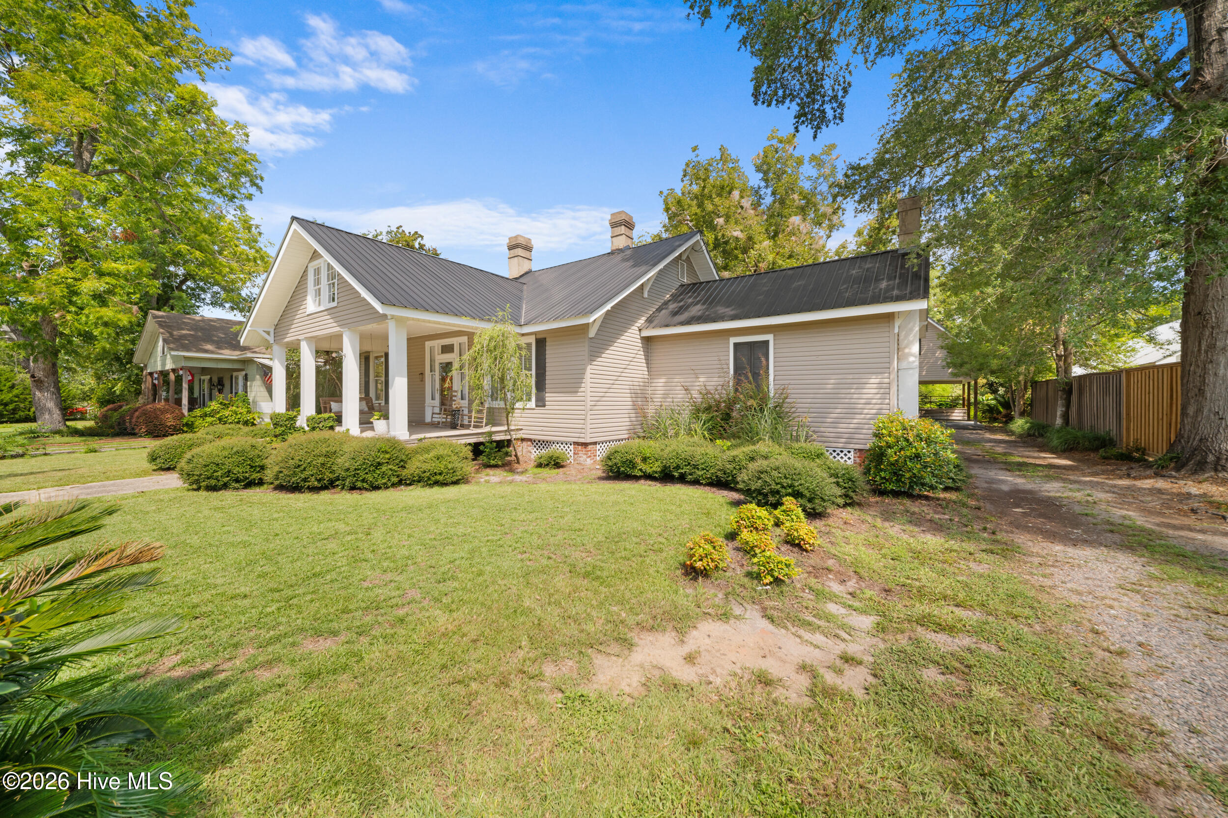 631 Barney Avenue Property Photo 4