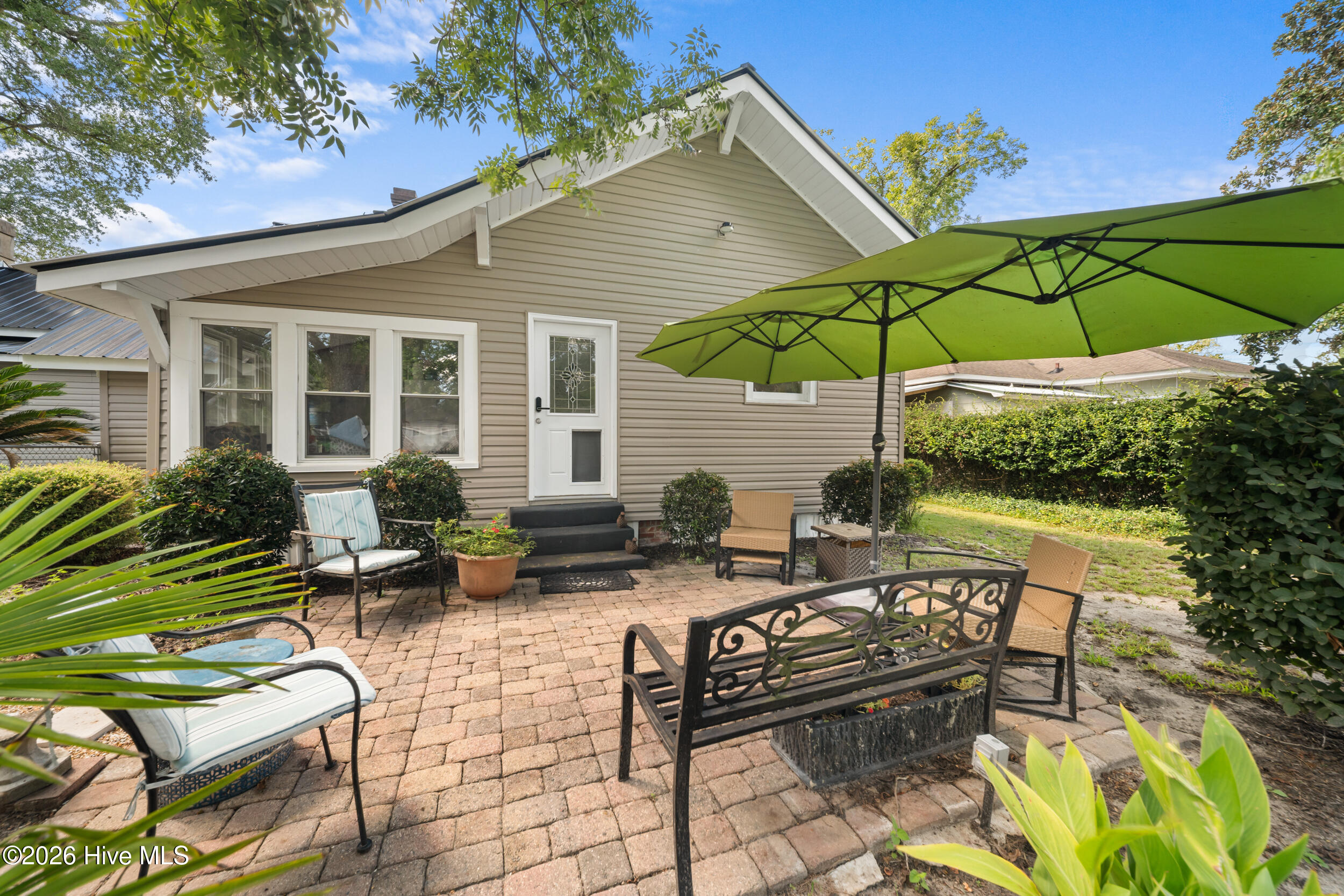 631 Barney Avenue Property Photo 9