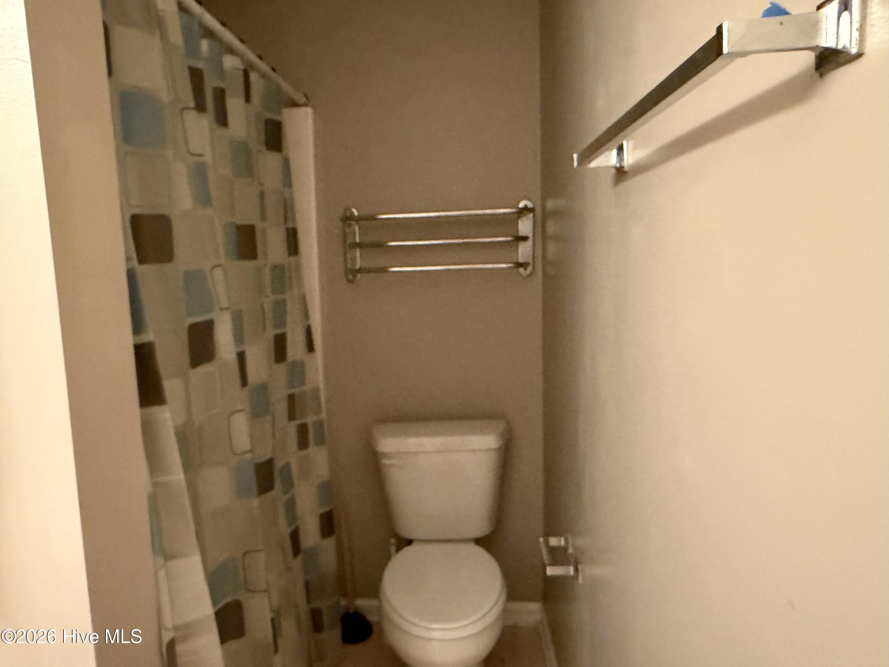 110 Breezewood Drive G Property Photo 9