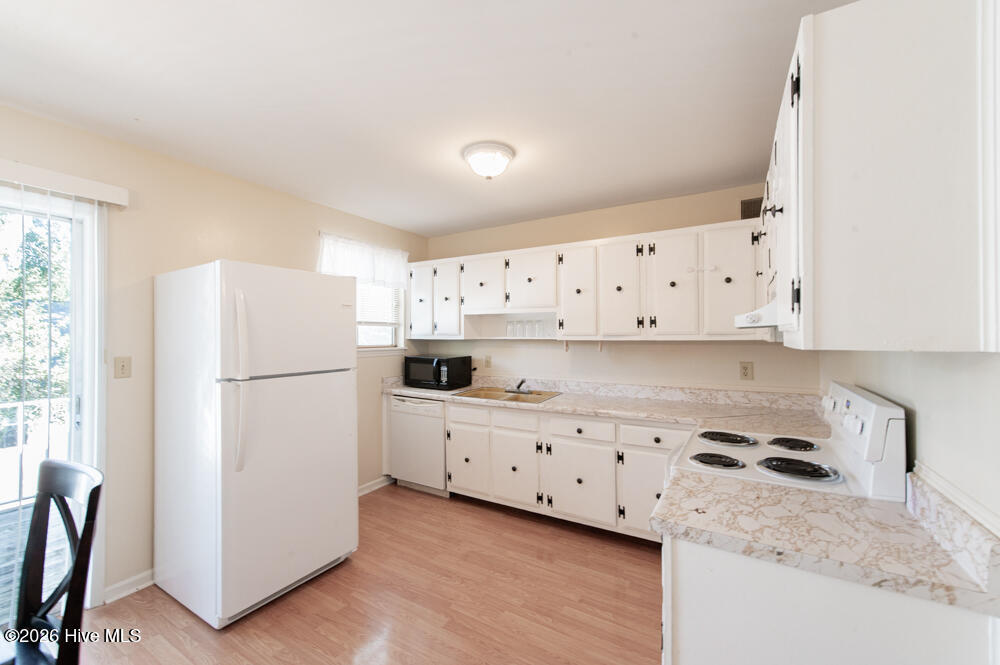 1020 Carriage Drive Apt D Property Photo 5