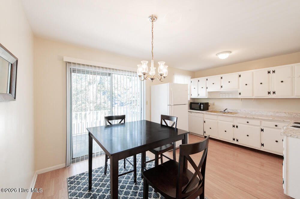 1020 Carriage Drive Apt D Property Photo 7