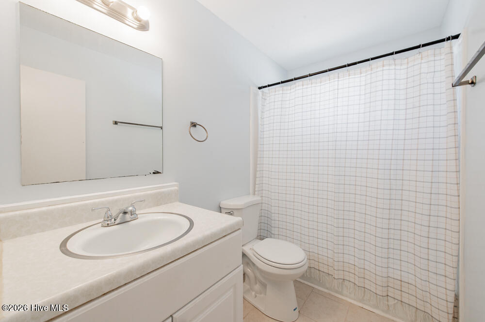 1020 Carriage Drive Apt D Property Photo 10