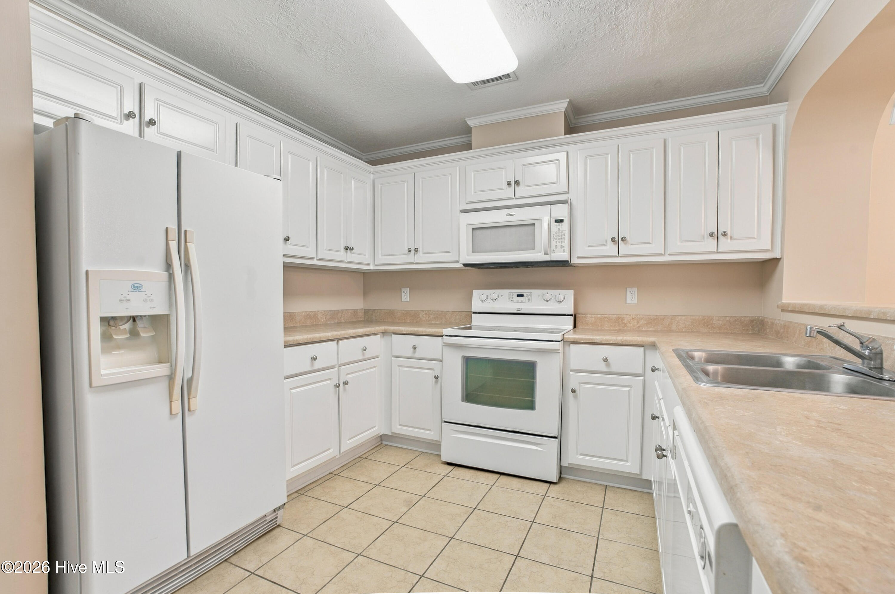 819 Whispering Willow Court Property Photo 3