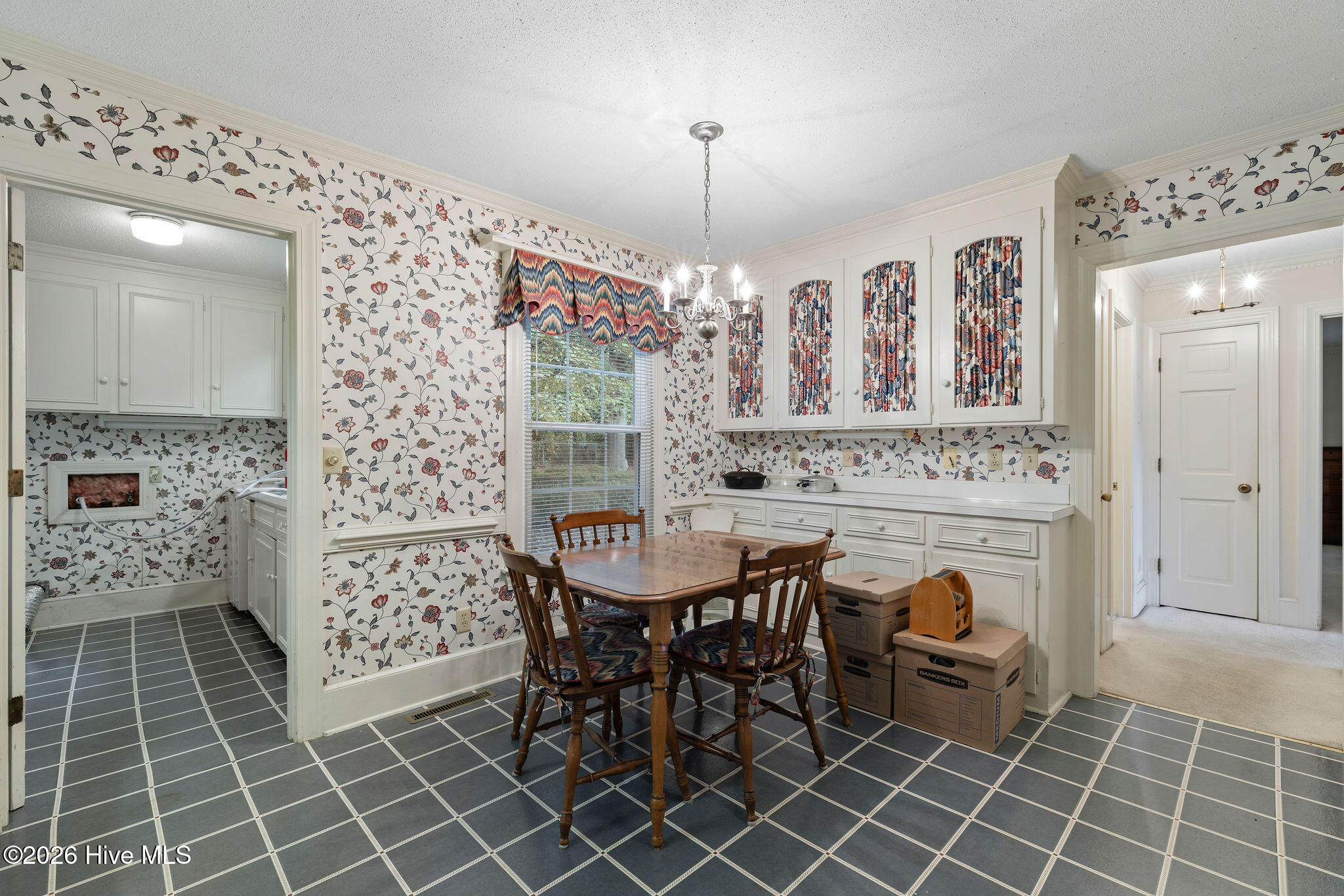 512 Forest Hill Drive Property Photo 13