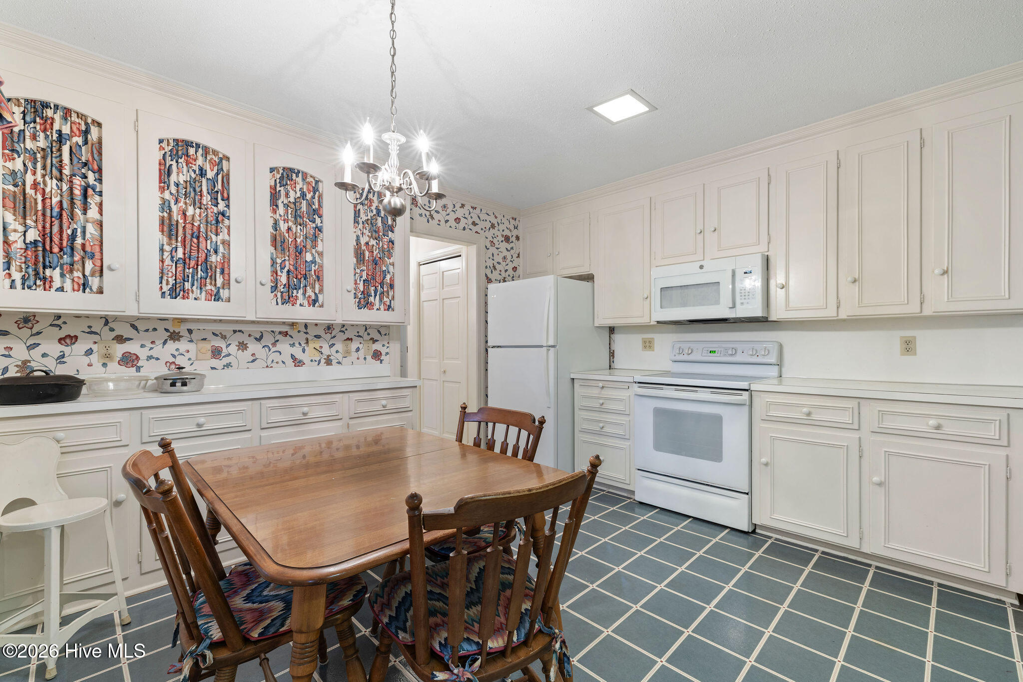 512 Forest Hill Drive Property Photo 15
