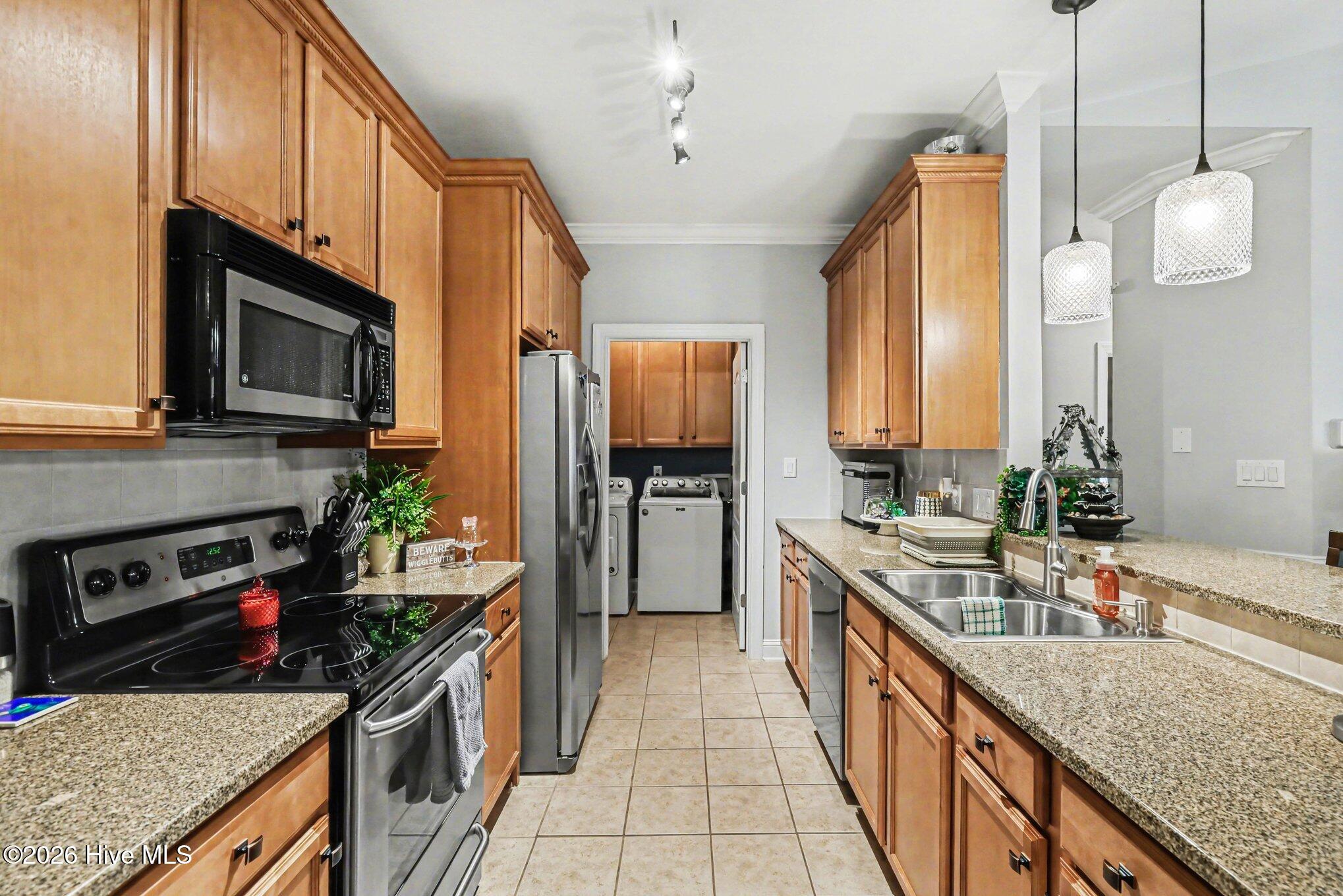 1820 Jennifer Lane 204 Property Photo 6