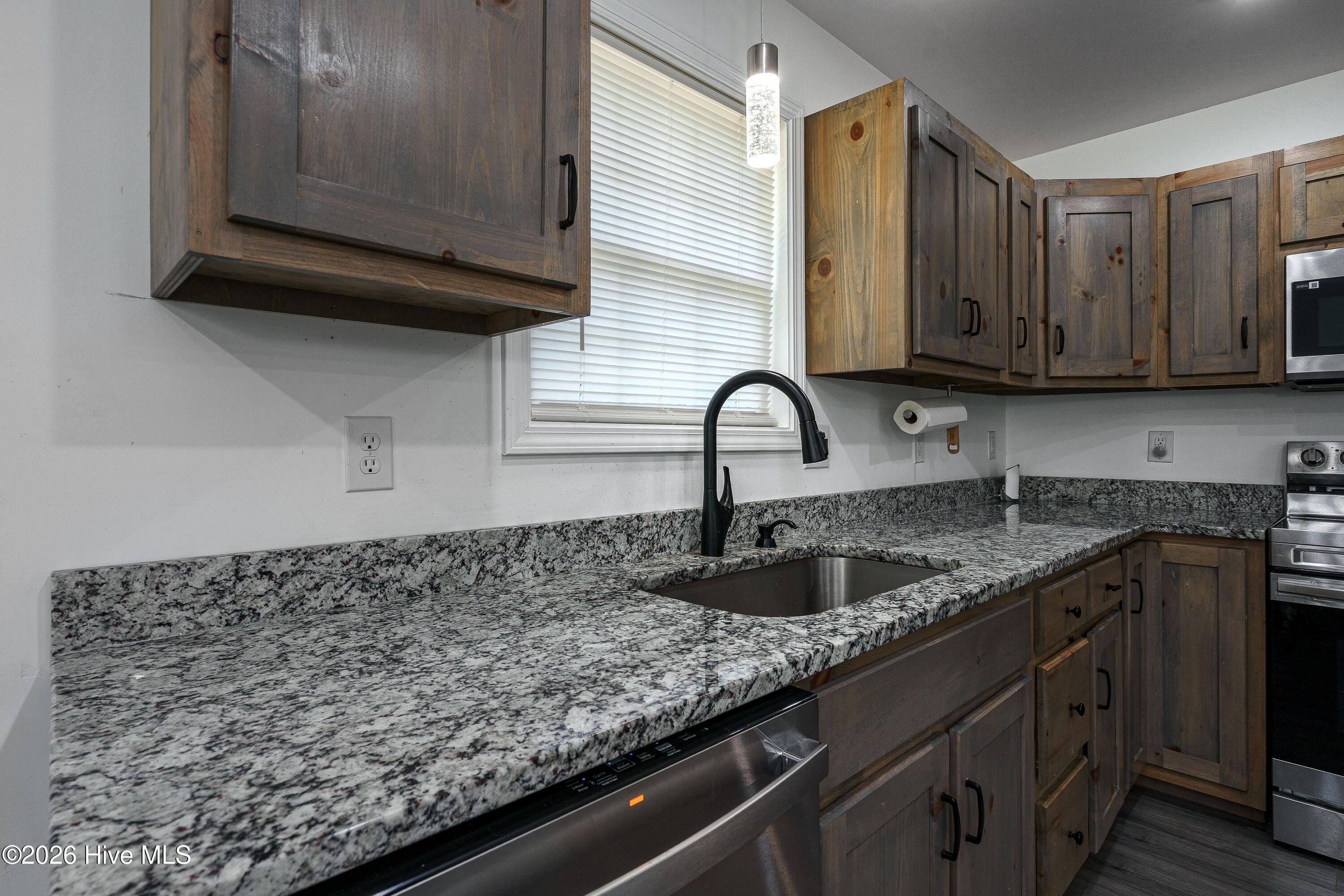 98 Kolton Way Property Photo 7