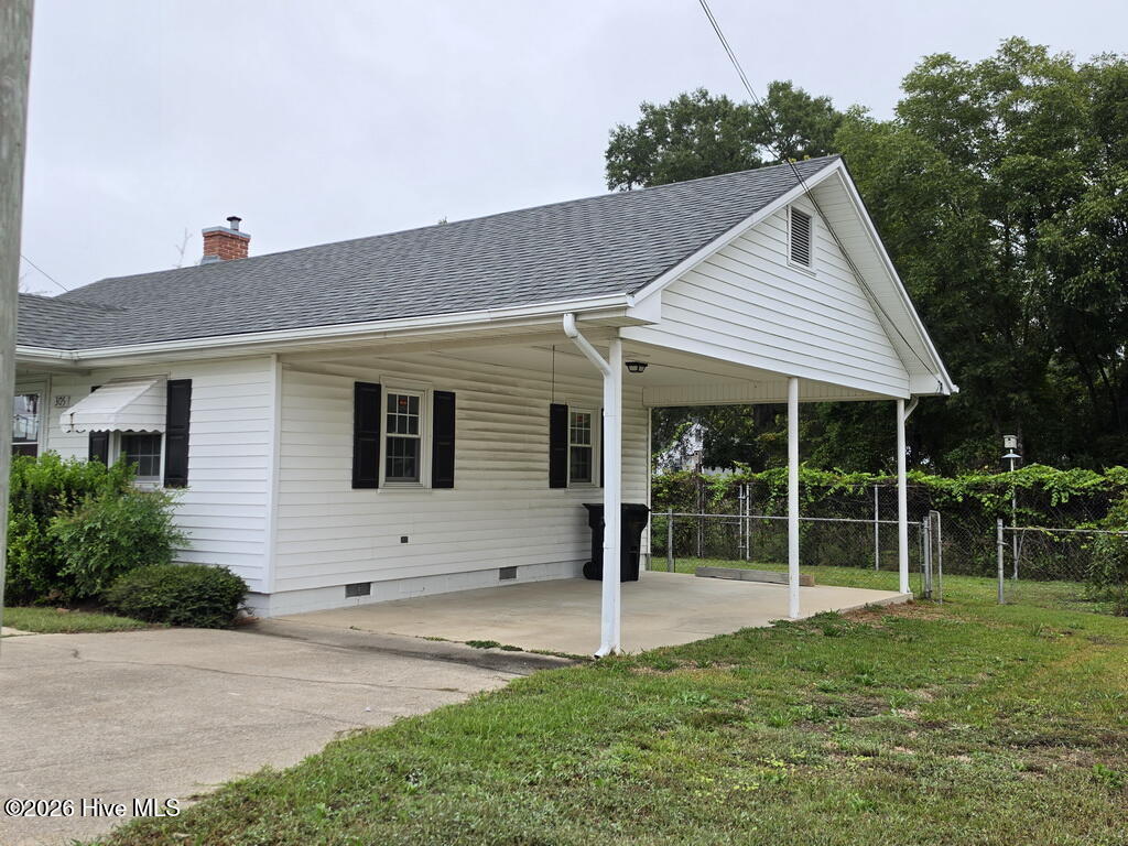 305 E Commercial Avenue Property Photo 3