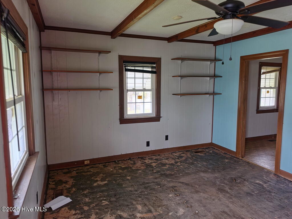 305 E Commercial Avenue Property Photo 5