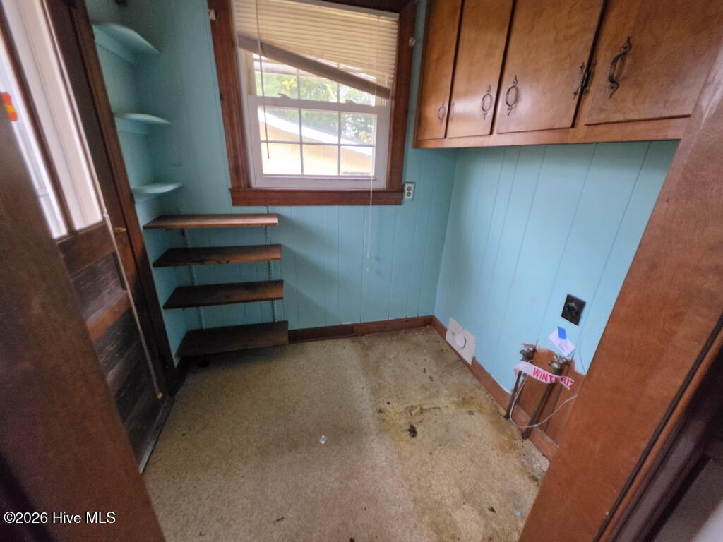 305 E Commercial Avenue Property Photo 8