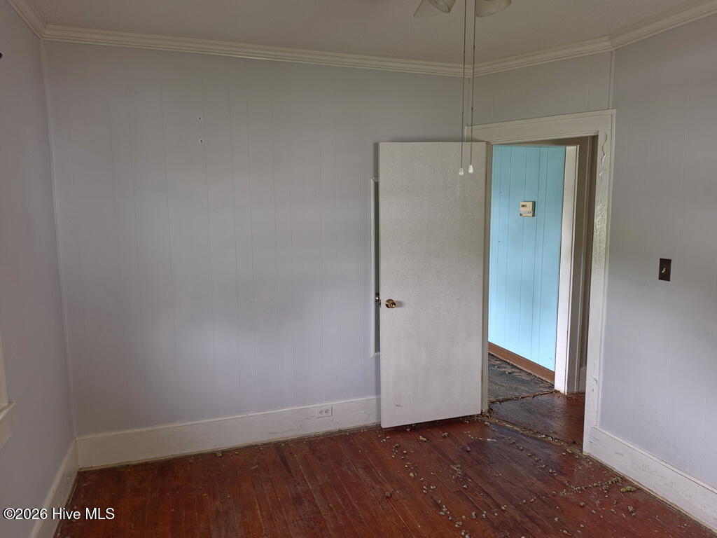 305 E Commercial Avenue Property Photo 9
