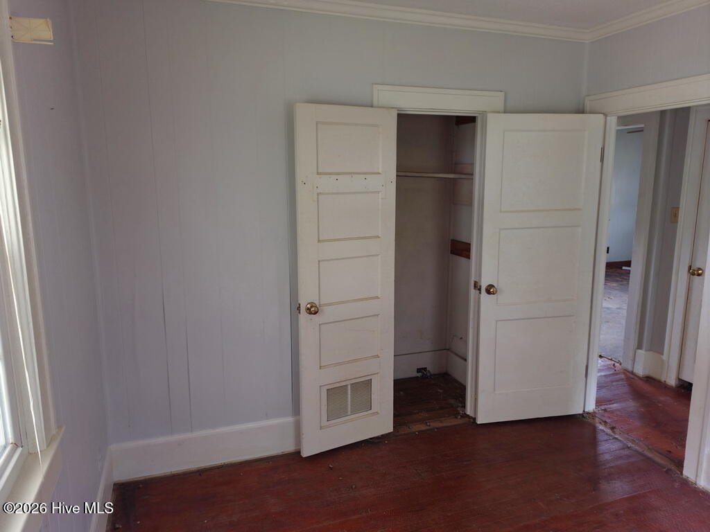 305 E Commercial Avenue Property Photo 11