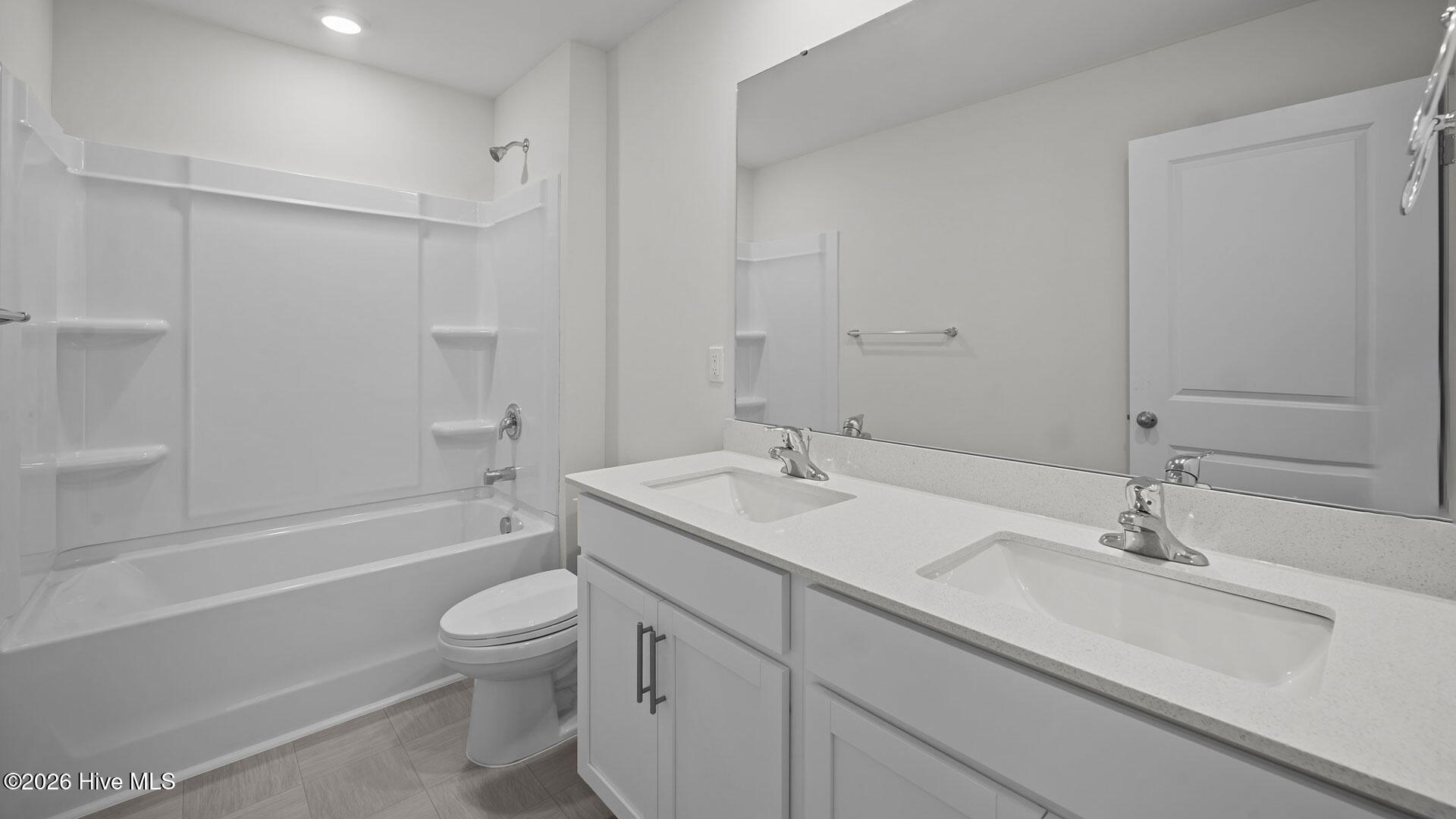 2709 Salisbury Lane W Property Photo 17