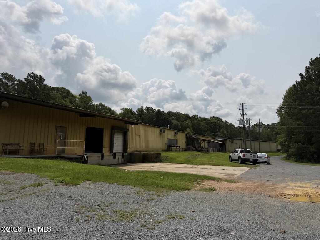 211 Shady Oak Drive Property Photo 3