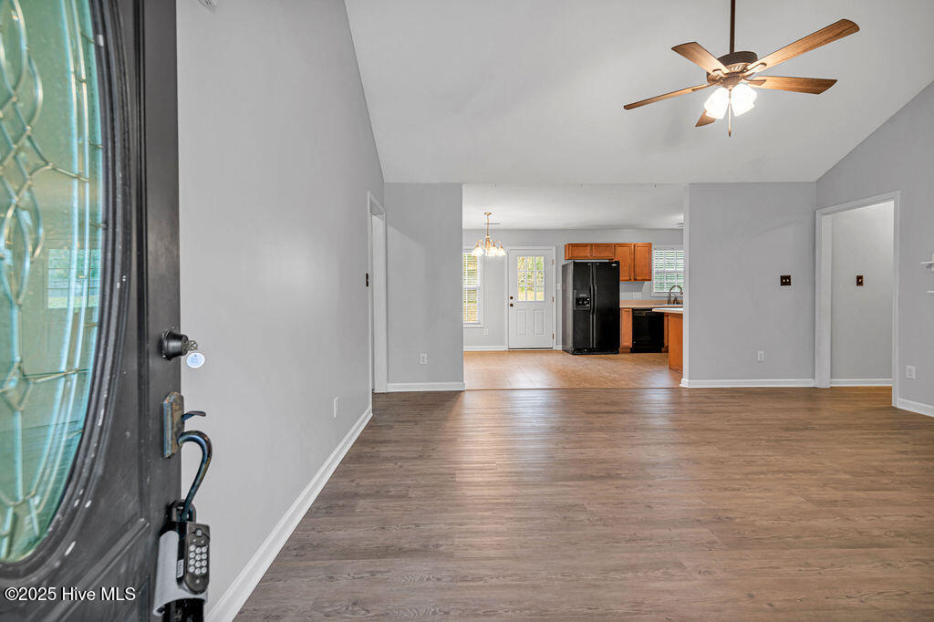 104 Elbert Way Property Photo 3