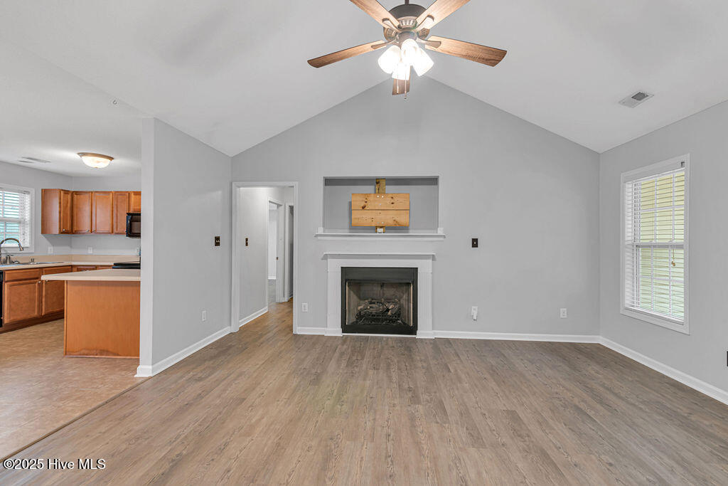 104 Elbert Way Property Photo 4