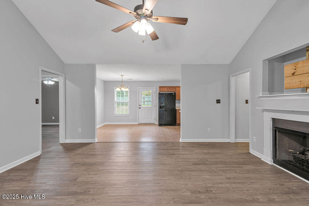 104 Elbert Way Property Photo 5