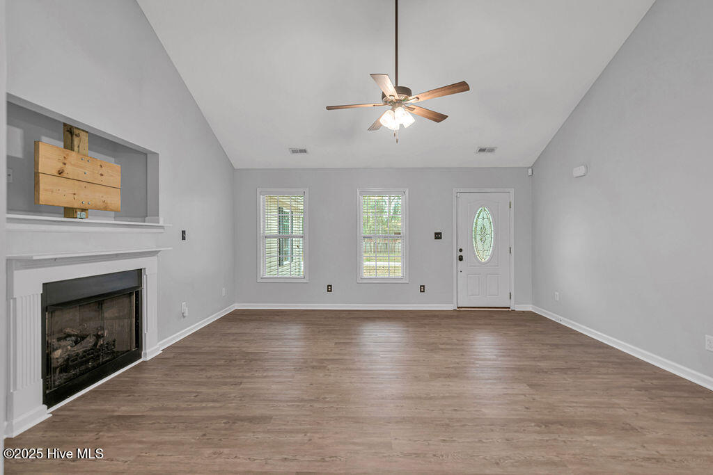 104 Elbert Way Property Photo 6