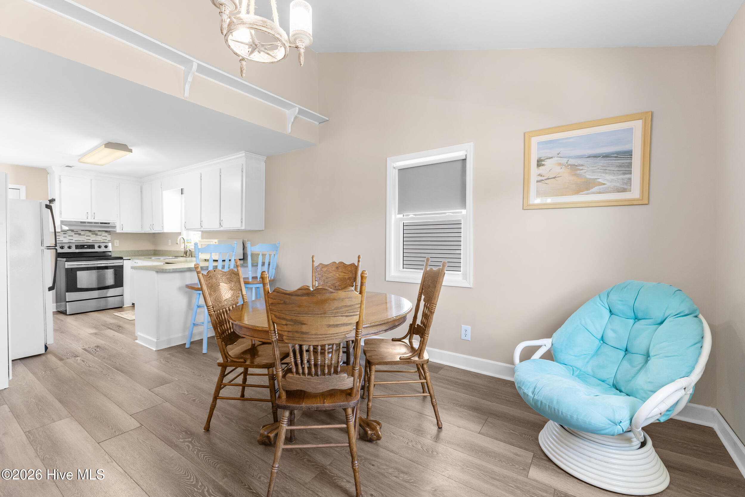 1123 S Topsail Drive Property Photo 8