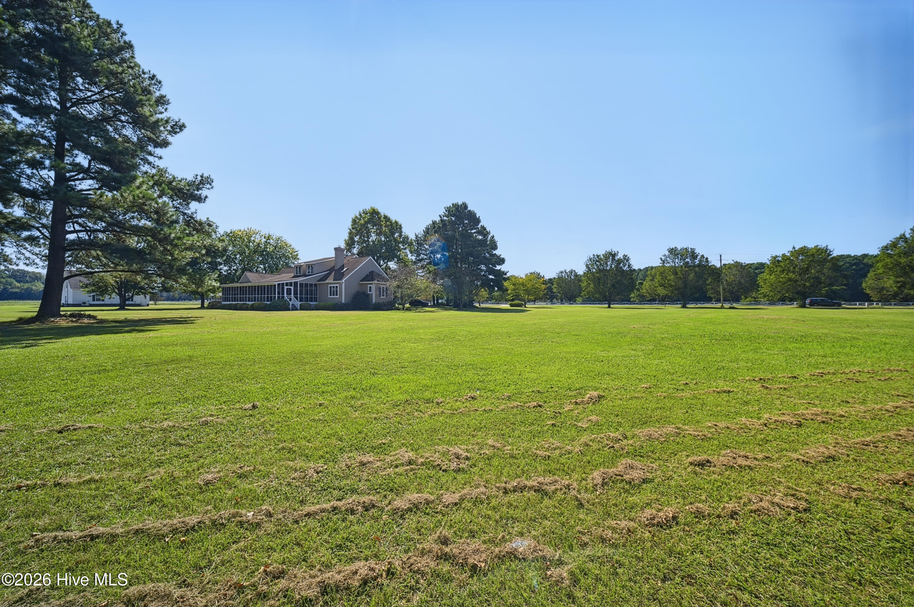 1045 Soundside Road Property Photo 4